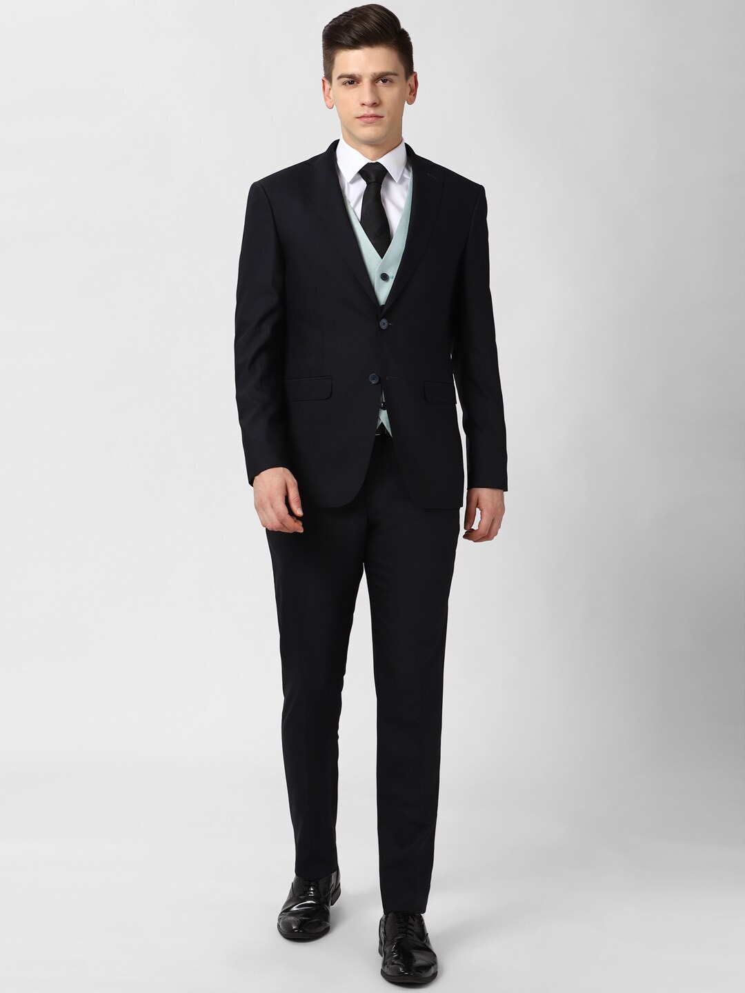 Peter England Elite Men Black & Green Solid Slim-Fit Single-Breasted Three-Piece Formal Suit
Peter England Elite Men Black & Green Solid Slim-Fit Single-Breasted Three-Piece Formal Suit