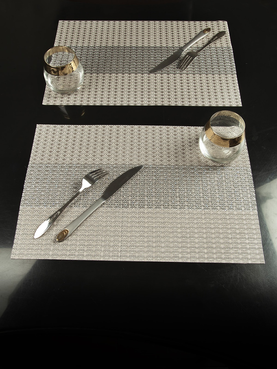 OBSESSIONS Set Of 6 Taupe-Coloured & Silver-Toned Striped Rectangular Table Placemats
OBSESSIONS Set Of 6 Taupe-Coloured & Silver-Toned Striped Rectangular Table Placemats