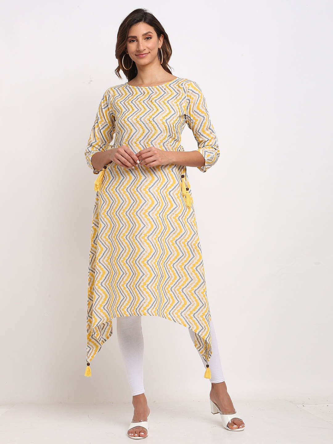 Rajnandini Women Yellow & Off White Chevron Printed Asymmetric Pure Cambric Cotton Kurta
Rajnandini Women Yellow & Off White Chevron Printed Asymmetric Pure Cambric Cotton Kurta