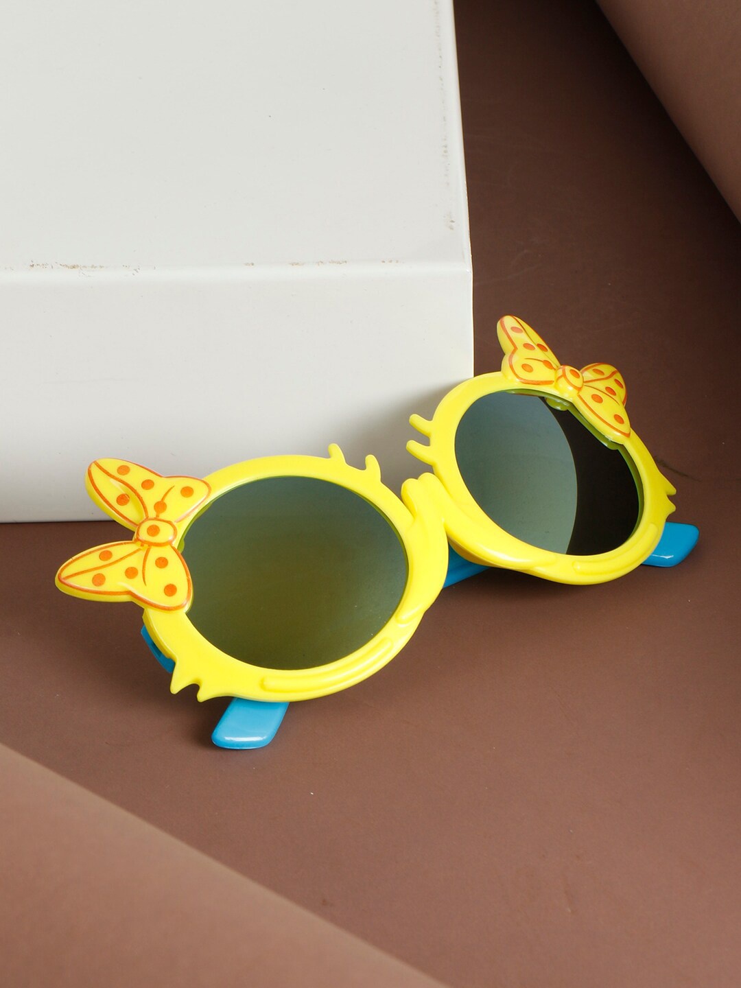 PASSION PETALS Unisex Kids Yellow Mirrored Lens & Round Sunglasses with UV Protected Lens
PASSION PETALS Unisex Kids Yellow Mirrored Lens & Round Sunglasses with UV Protected Lens