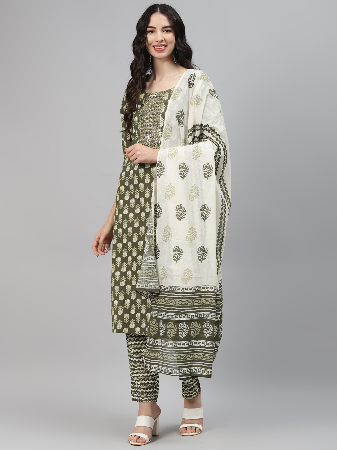 HIGHLIGHT FASHION EXPORT Women Green Ethnic Motifs Printed Regular Mirror Work Kurta with Trousers & With
HIGHLIGHT FASHION EXPORT Women Green Ethnic Motifs Printed Regular Mirror Work Kurta with Trousers & With