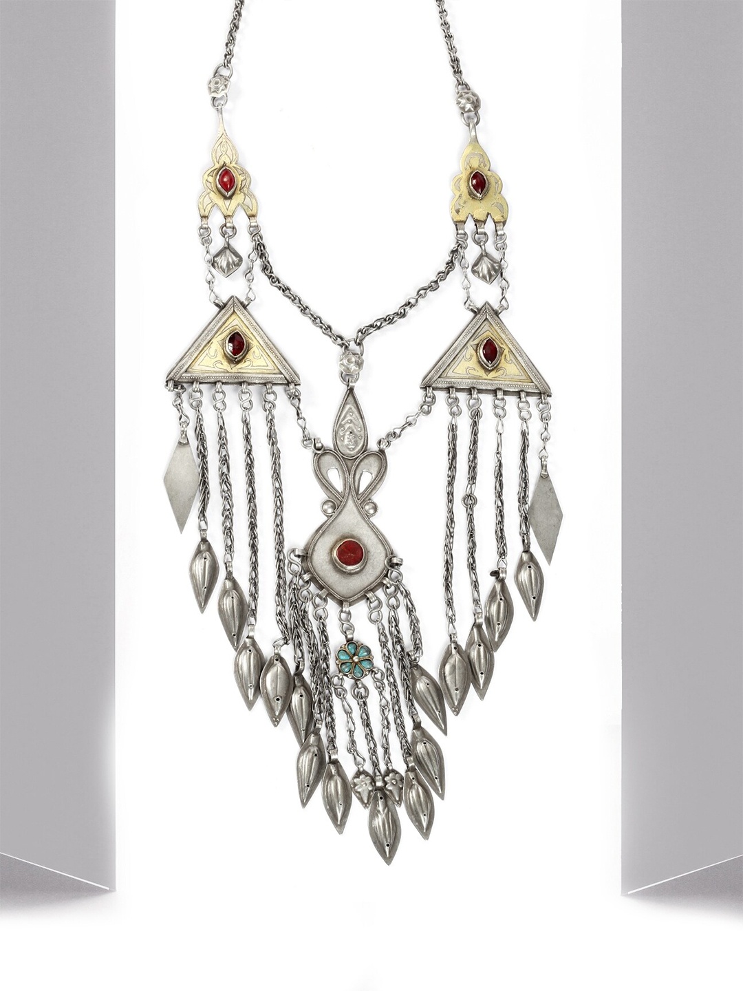 SANGEETA BOOCHRA Gold-Toned & Silver-Toned Silver Silver-Plated Handcrafted Necklace
SANGEETA BOOCHRA Gold-Toned & Silver-Toned Silver Silver-Plated Handcrafted Necklace