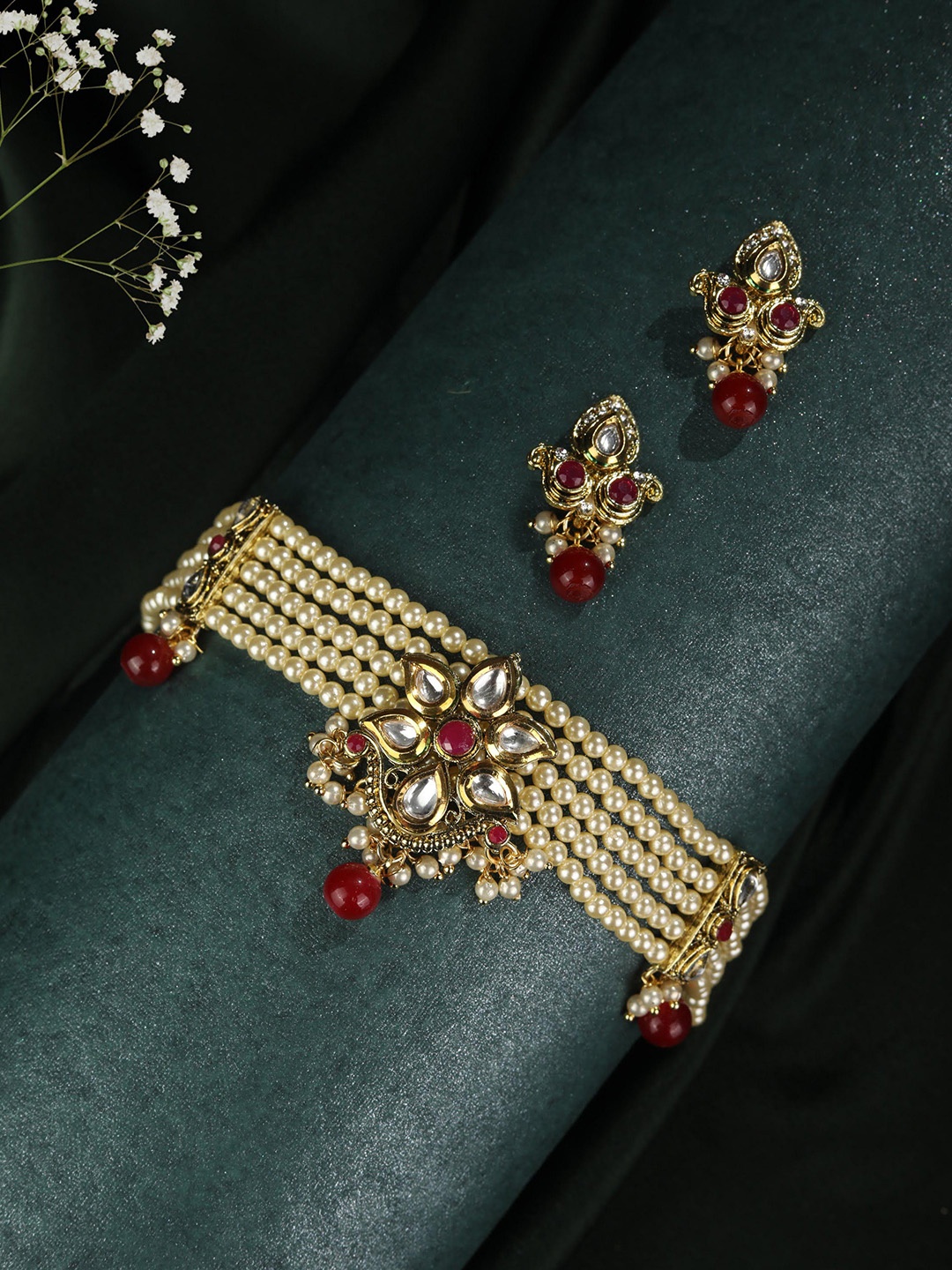Priyaasi Gold-Plated White & Maroon Kundan-Studded & Beaded Handcrafted Jewellery Set
Priyaasi Gold-Plated White & Maroon Kundan-Studded & Beaded Handcrafted Jewellery Set