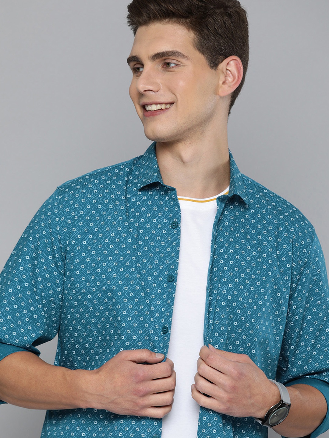 Mast & Harbour Men Teal Blue Slim Fit Conversational Printed Pure Cotton Casual Shirt
Mast & Harbour Men Teal Blue Slim Fit Conversational Printed Pure Cotton Casual Shirt
