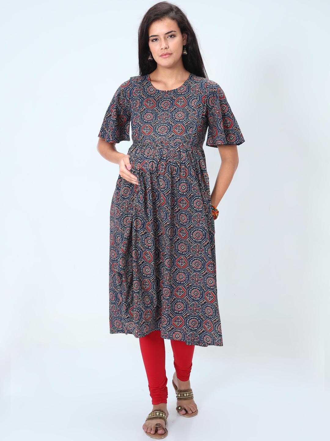The Mom Store Women Navy Blue & Red Printed Flared Sleeves Maternity and Nursing Kurta
The Mom Store Women Navy Blue & Red Printed Flared Sleeves Maternity and Nursing Kurta