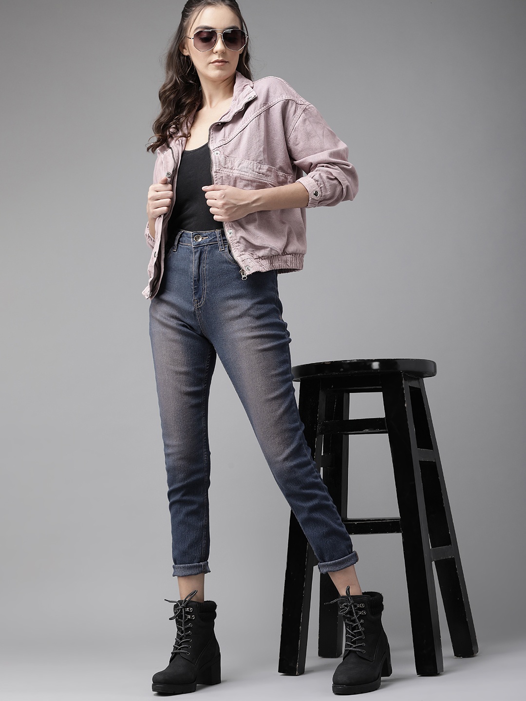 The Roadster Lifestyle Co Women Navy Blue Super Skinny Fit Light Fade Stretchable Jeans
The Roadster Lifestyle Co Women Navy Blue Super Skinny Fit Light Fade Stretchable Jeans