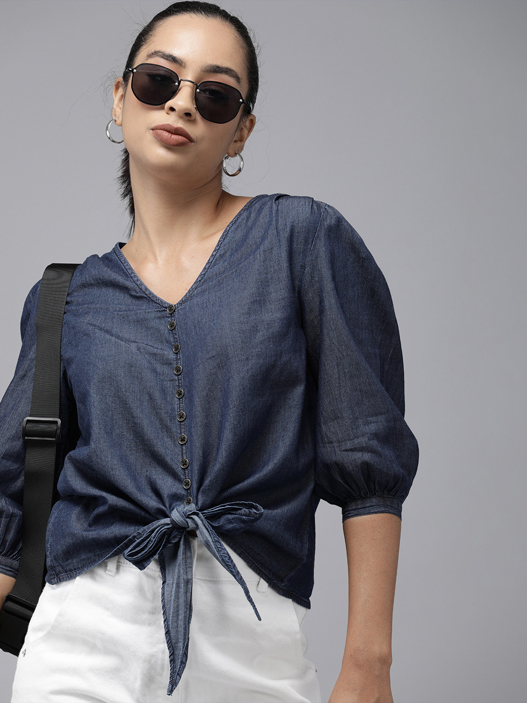The Roadster Lifestyle Co Women Navy Blue Denim Pure Cotton Cropped Regular Top with Front Knot
The Roadster Lifestyle Co Women Navy Blue Denim Pure Cotton Cropped Regular Top with Front Knot