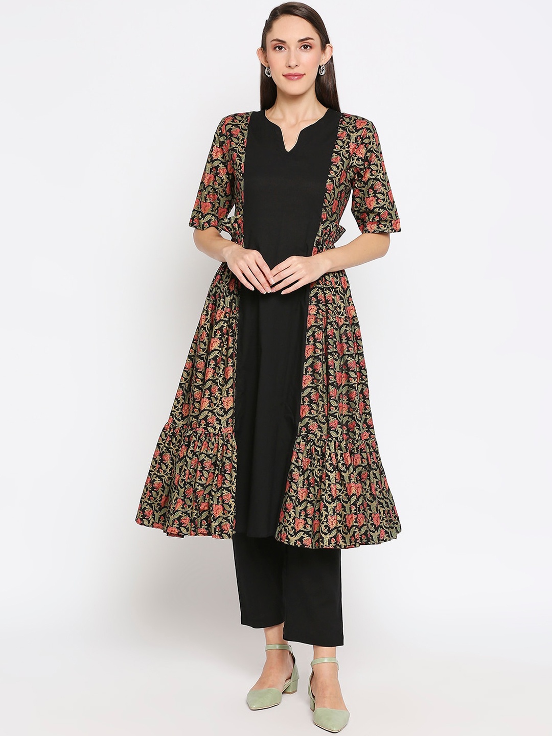 Monk & Mei Women Black & Beige Floral Printed Panelled Pure Cotton Kurta With Trousers
Monk & Mei Women Black & Beige Floral Printed Panelled Pure Cotton Kurta With Trousers