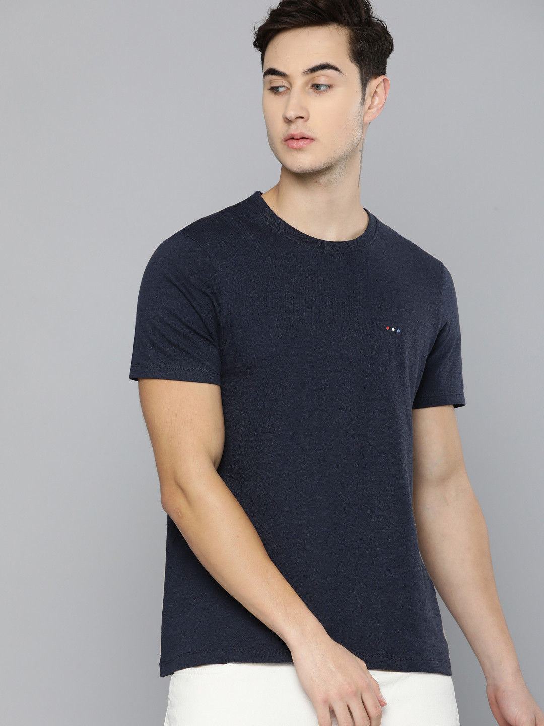 Harvard Men Navy Blue Solid T-shirt 
Harvard Men Navy Blue Solid T-shirt