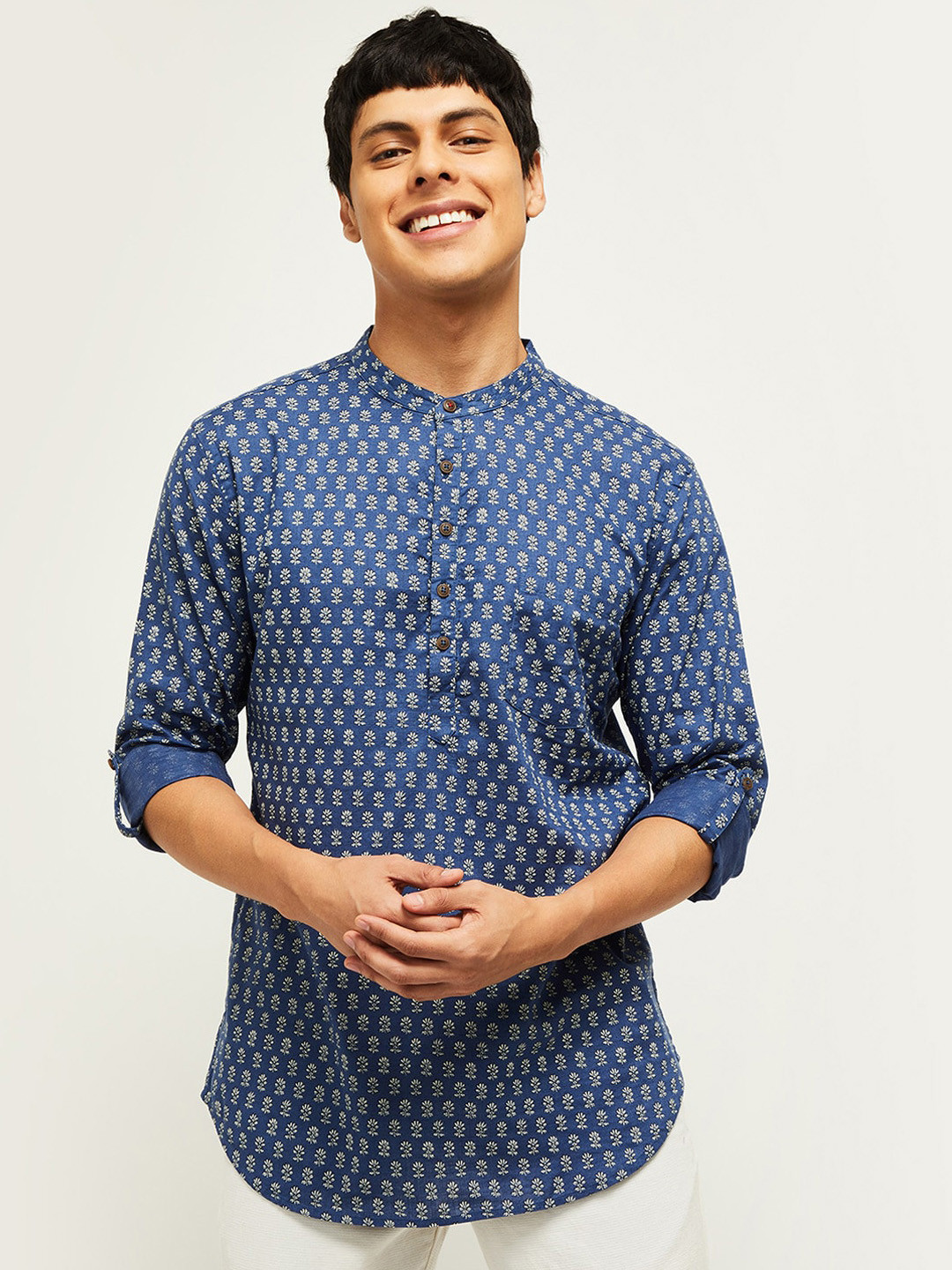 max Men Blue & White Ethnic Motifs Printed Kurta
max Men Blue & White Ethnic Motifs Printed Kurta