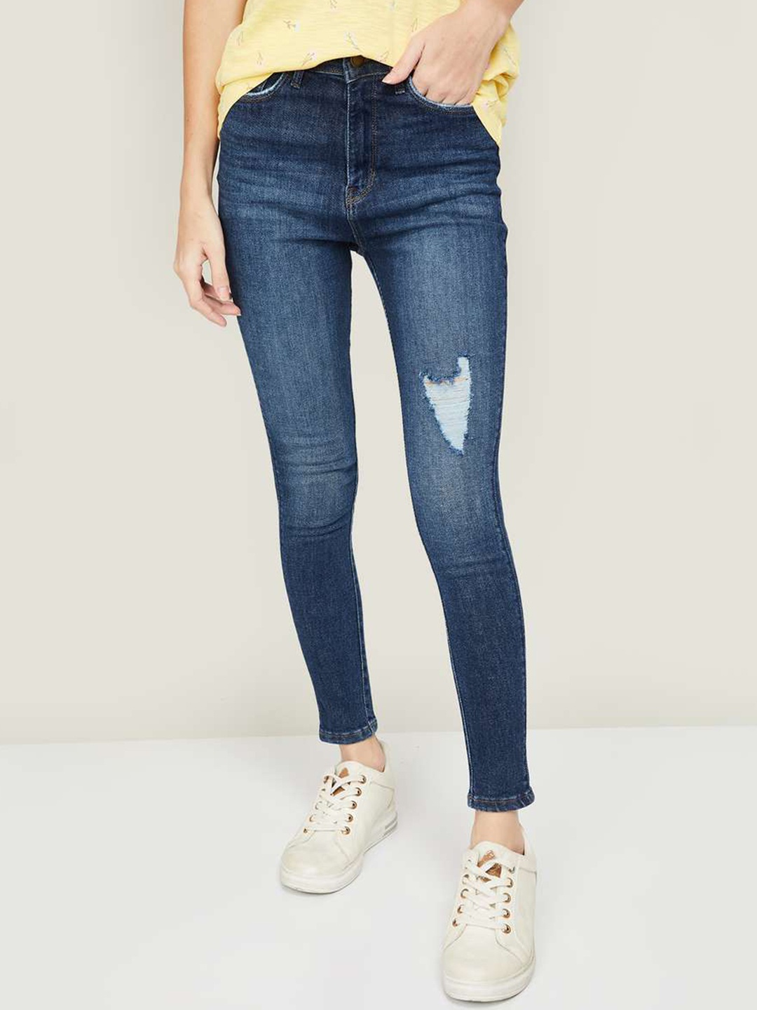 Xpose Women Navy Blue Skinny Fit High-Rise Mildly Distressed Light Fade Stretchable Jeans
Xpose Women Navy Blue Skinny Fit High-Rise Mildly Distressed Light Fade Stretchable Jeans