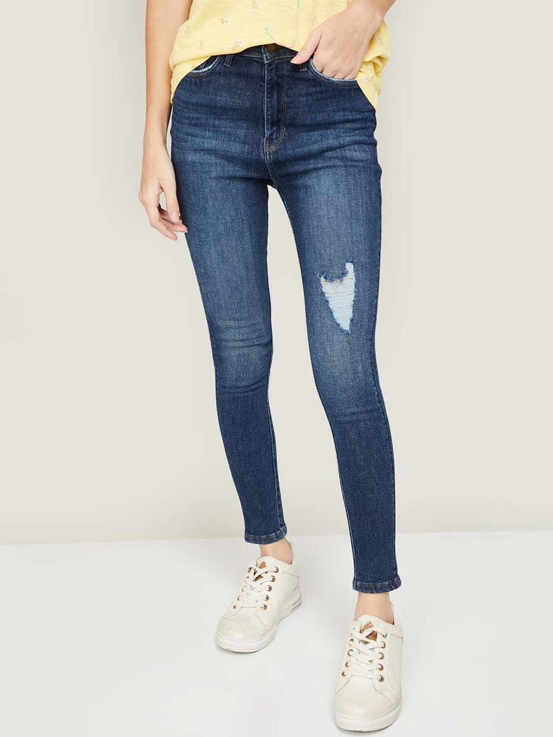 Xpose Women Blue Skinny Fit High-Rise Mildly Distressed Light Fade Stretchable Jeans
Xpose Women Blue Skinny Fit High-Rise Mildly Distressed Light Fade Stretchable Jeans