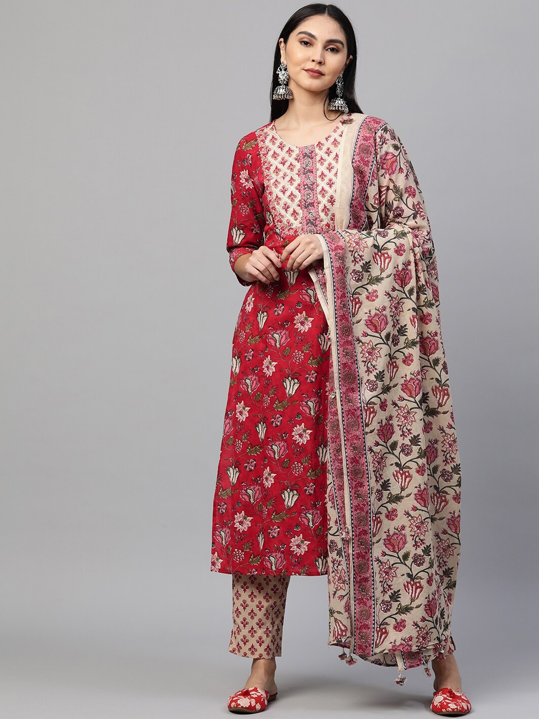 FASHOR Women Red Floral Printed Regular Gotta Patti Pure Cotton Kurta with Trousers & With Dupatta
FASHOR Women Red Floral Printed Regular Gotta Patti Pure Cotton Kurta with Trousers & With Dupatta