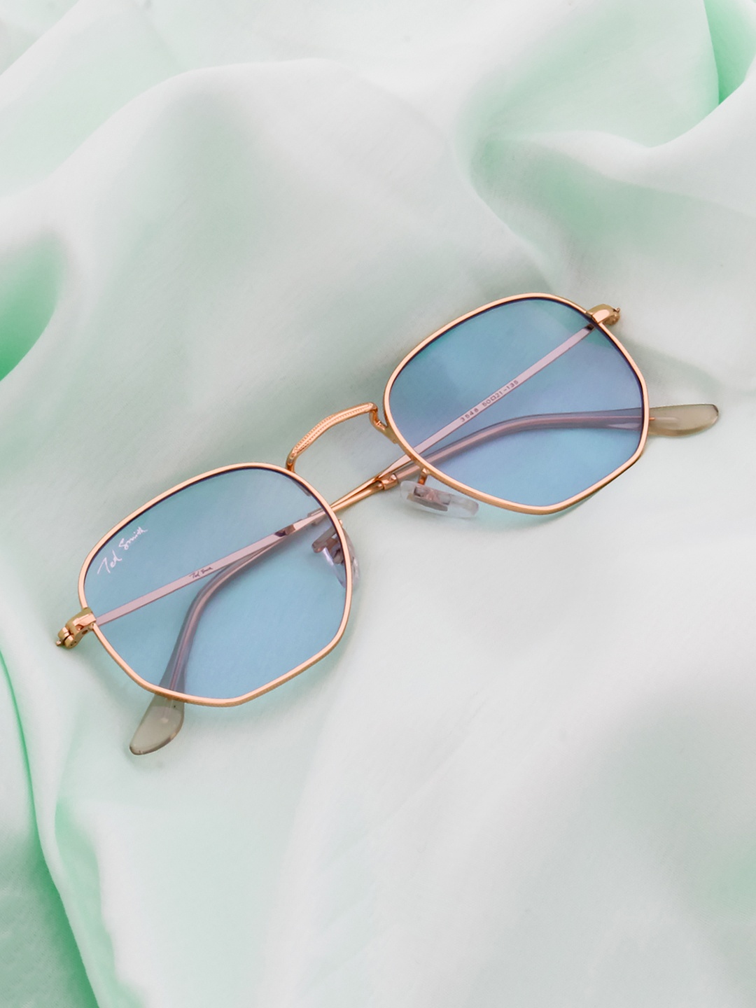 Ted Smith Unisex Blue Lens & Gold-Toned Square Sunglasses with UV Protected Lens HEXON_C20
Ted Smith Unisex Blue Lens & Gold-Toned Square Sunglasses with UV Protected Lens HEXON_C20