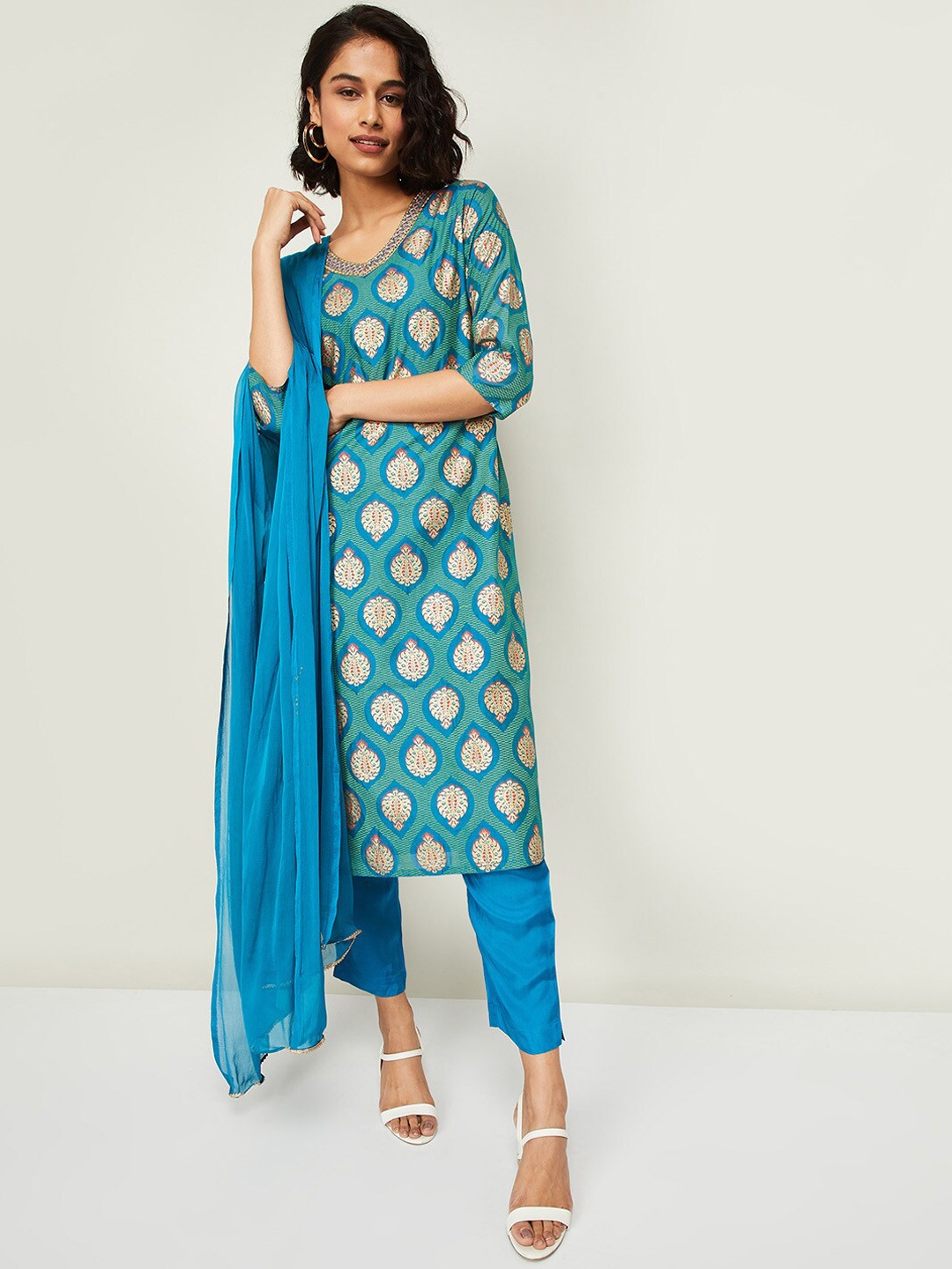 Melange by Lifestyle Women Green Ethnic Motifs Printed Regular Kurta with Trousers & With Dupatta
Melange by Lifestyle Women Green Ethnic Motifs Printed Regular Kurta with Trousers & With Dupatta