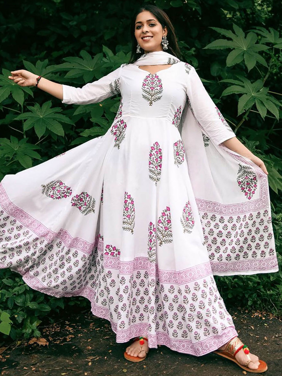 Lavanya The Label Women White Printed Regular Pure Cotton Kurta with Trousers & Dupatta
Lavanya The Label Women White Printed Regular Pure Cotton Kurta with Trousers & Dupatta