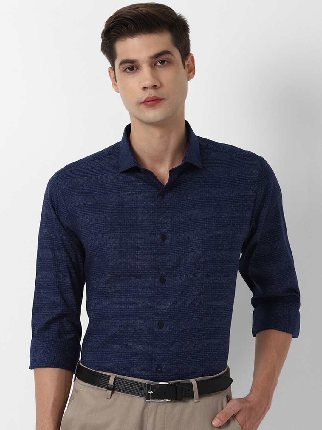 Louis Philippe Sport Men Navy Blue Slim Fit Horizontal Stripes Opaque Checked Casual Shirt
Louis Philippe Sport Men Navy Blue Slim Fit Horizontal Stripes Opaque Checked Casual Shirt