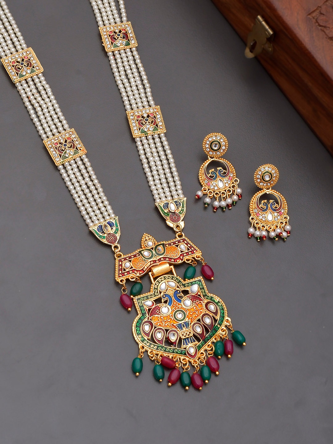 Silvermerc Designs Gold-Plated Pink & White Stone-Studded & Pearl Beaded Handcrafted Meenakari Jewellery Set
Silvermerc Designs Gold-Plated Pink & White Stone-Studded & Pearl Beaded Handcrafted Meenakari Jewellery Set