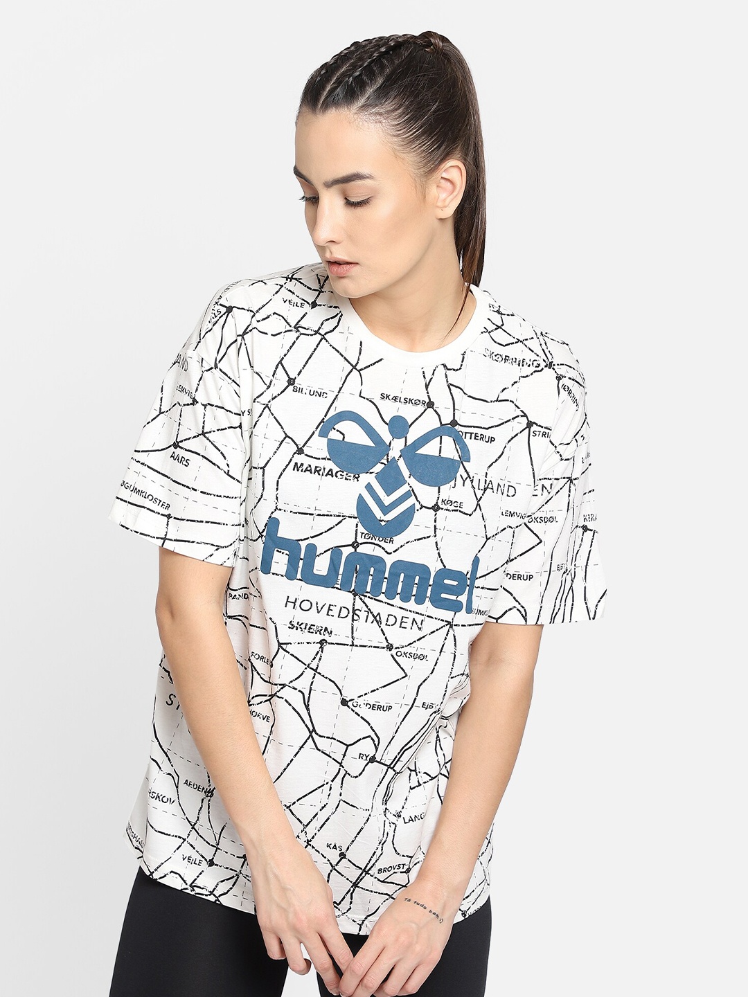 hummel Women White & Black Brand Logo Printed Drop-Shoulder Sleeves Loose Cotton T-shirt
hummel Women White & Black Brand Logo Printed Drop-Shoulder Sleeves Loose Cotton T-shirt