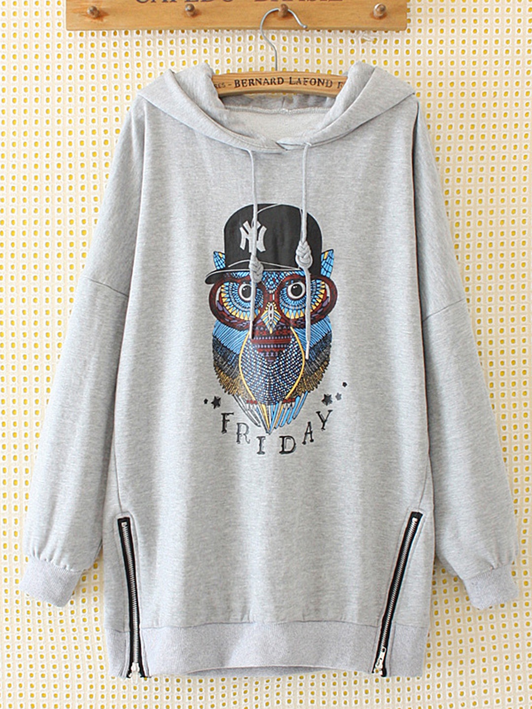 URBANIC Women Plus Size Grey Melange & Black Graphic Printed Zip Detail Hooded Sweatshirt
URBANIC Women Plus Size Grey Melange & Black Graphic Printed Zip Detail Hooded Sweatshirt