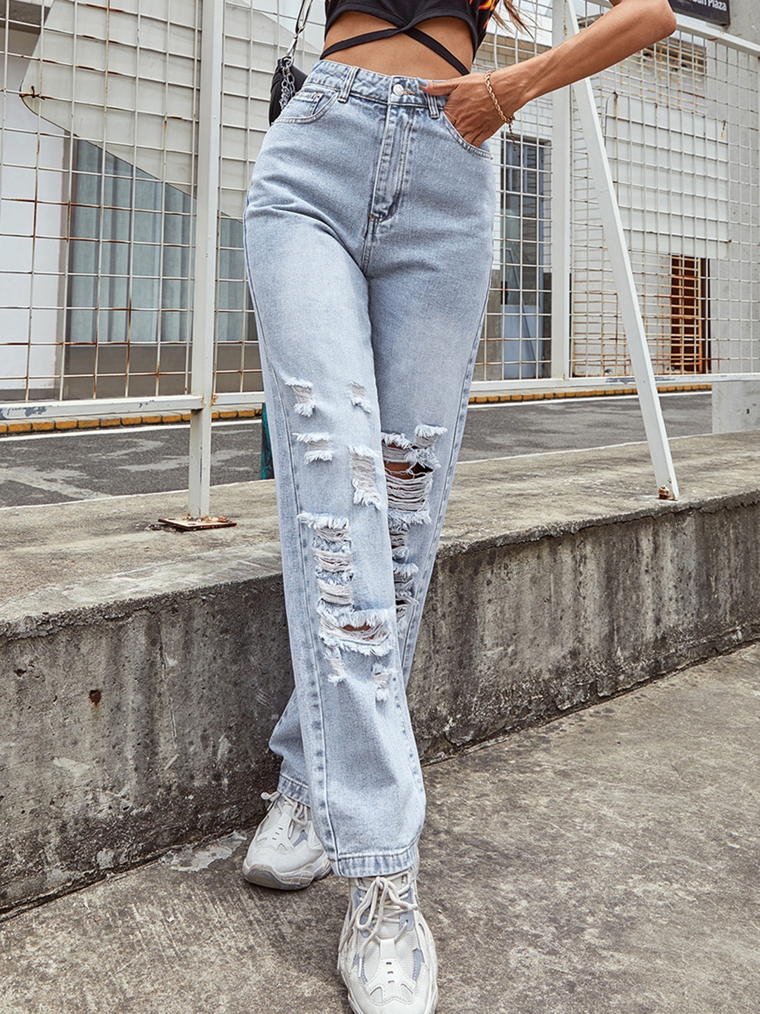 URBANIC Women Blue Cotton Washed Relaxed Fit Highly Distressed Mid-Rise Light Fade Jeans
URBANIC Women Blue Cotton Washed Relaxed Fit Highly Distressed Mid-Rise Light Fade Jeans