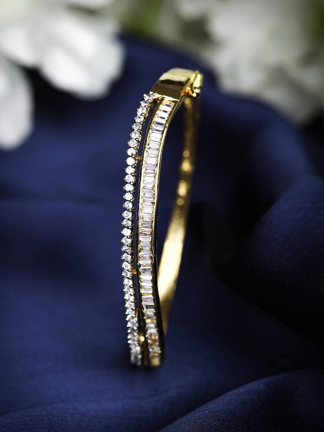 Priyaasi Women Gold-Toned & White Brass American Diamond Gold-Plated Bangle-Style Bracelet
Priyaasi Women Gold-Toned & White Brass American Diamond Gold-Plated Bangle-Style Bracelet
