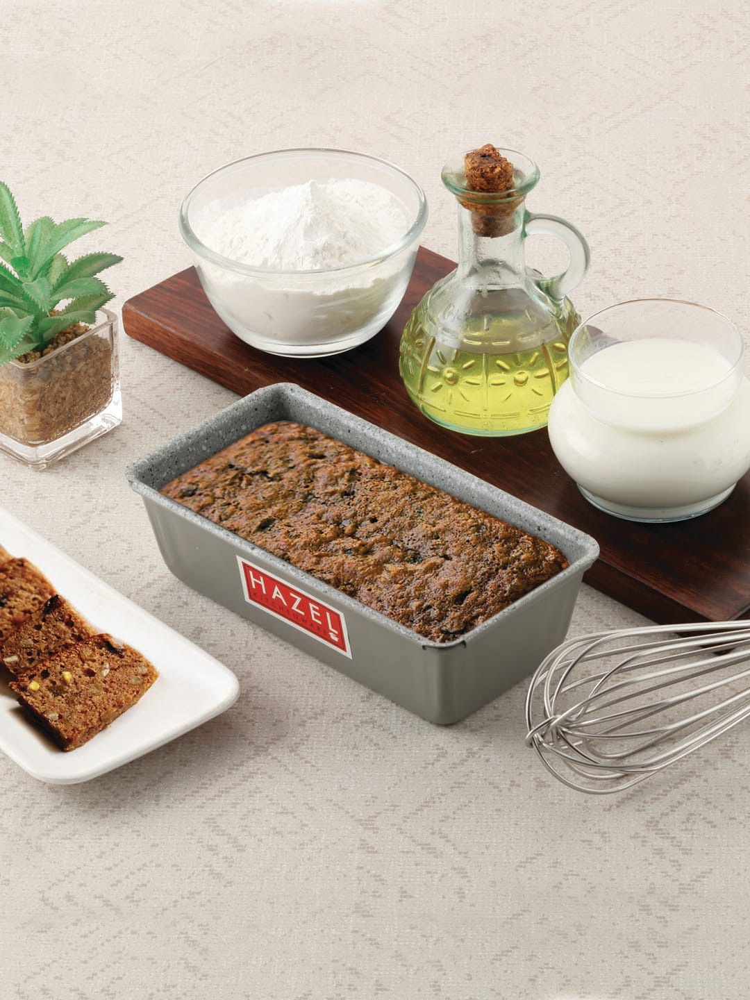 HAZEL Grey Pav Loaf Tin Aluminized Steel Non Stick Rectangular Bread Baking Mould 900 ml
HAZEL Grey Pav Loaf Tin Aluminized Steel Non Stick Rectangular Bread Baking Mould 900 ml