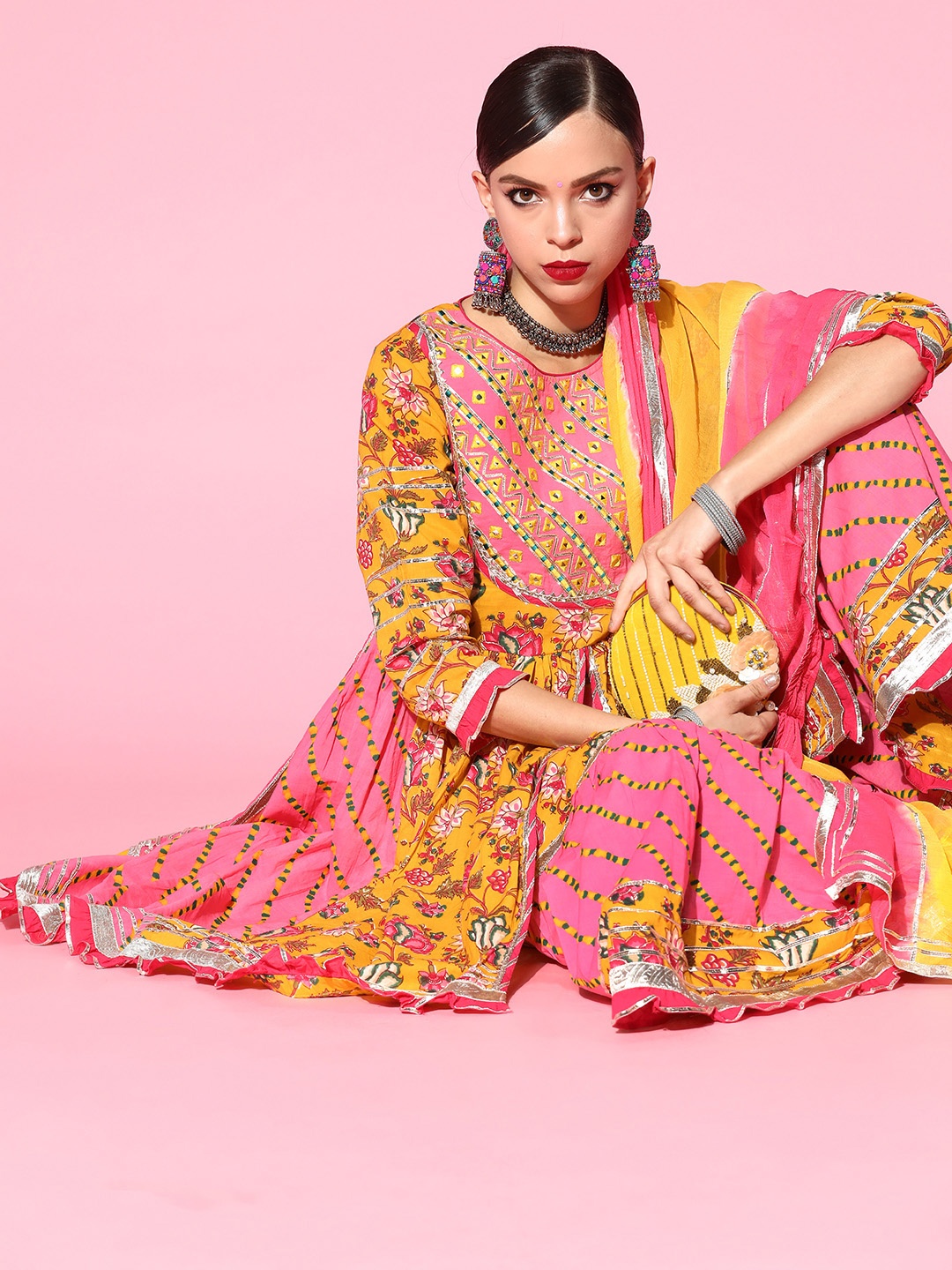 Ishin Women Mustard Yellow Floral Embroidered High Slit Gotta Patti Pure Cotton Kurta with Sharara & With
Ishin Women Mustard Yellow Floral Embroidered High Slit Gotta Patti Pure Cotton Kurta with Sharara & With