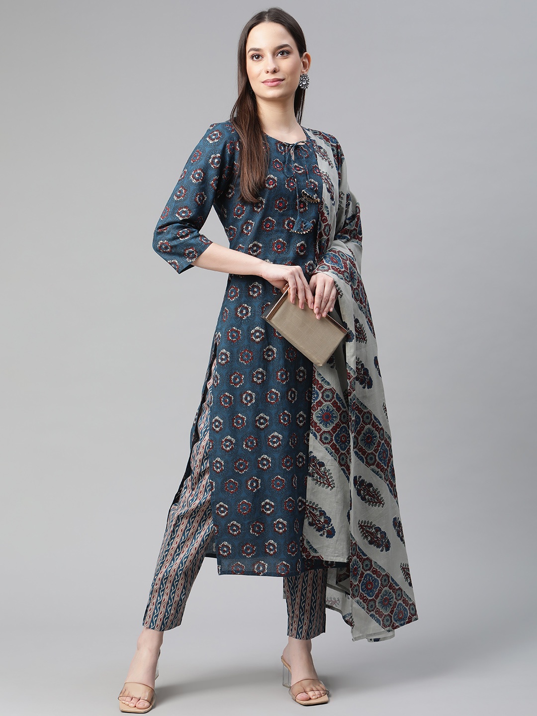 PIROH Women Blue Floral Printed Regular Pure Cotton Kurta with Trousers & With Dupatta
PIROH Women Blue Floral Printed Regular Pure Cotton Kurta with Trousers & With Dupatta