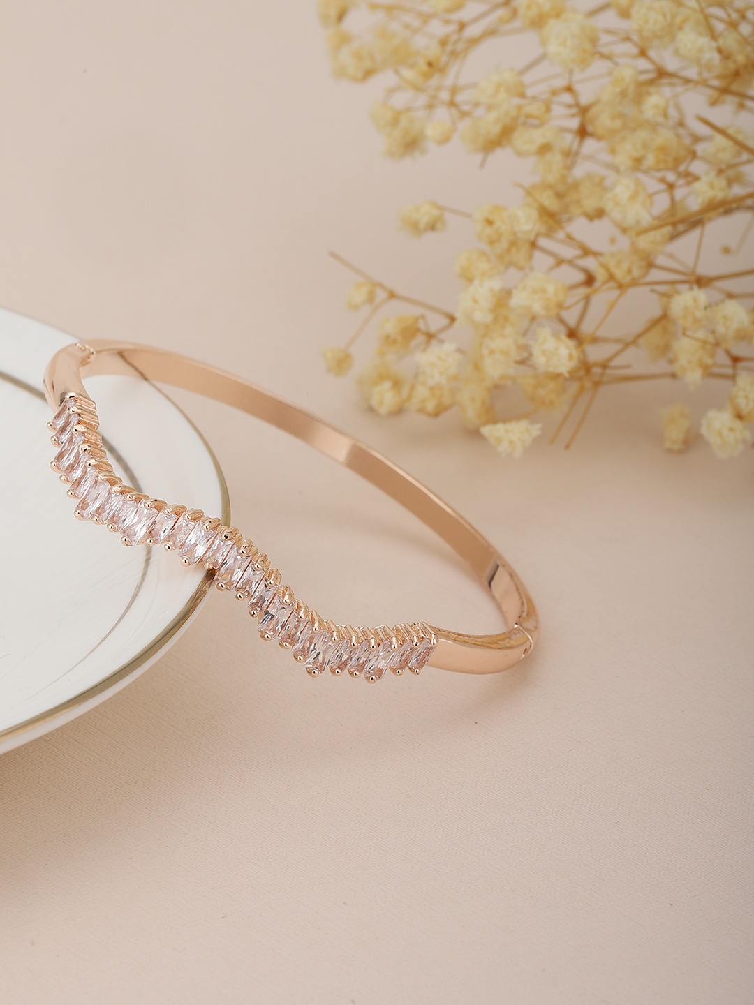 Carlton London Women Rose Gold Brass Cubic Zirconia Handcrafted Rose Gold-Plated Link Bracelet
Carlton London Women Rose Gold Brass Cubic Zirconia Handcrafted Rose Gold-Plated Link Bracelet