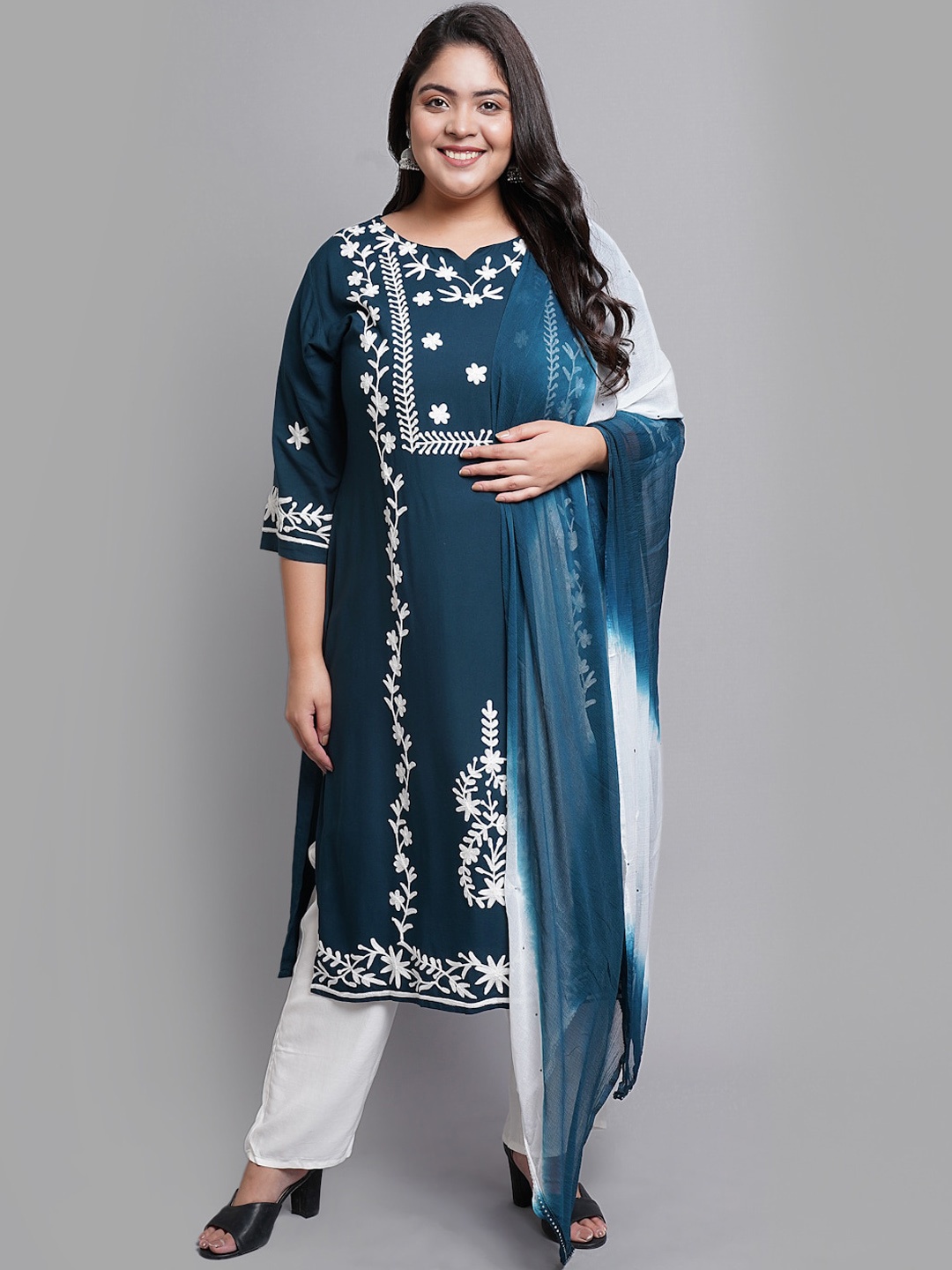 PrettyPlus by Desinoor.com Women Teal Floral Embroidered Regular Kurta with Trousers & With Dupatta
PrettyPlus by Desinoor.com Women Teal Floral Embroidered Regular Kurta with Trousers & With Dupatta