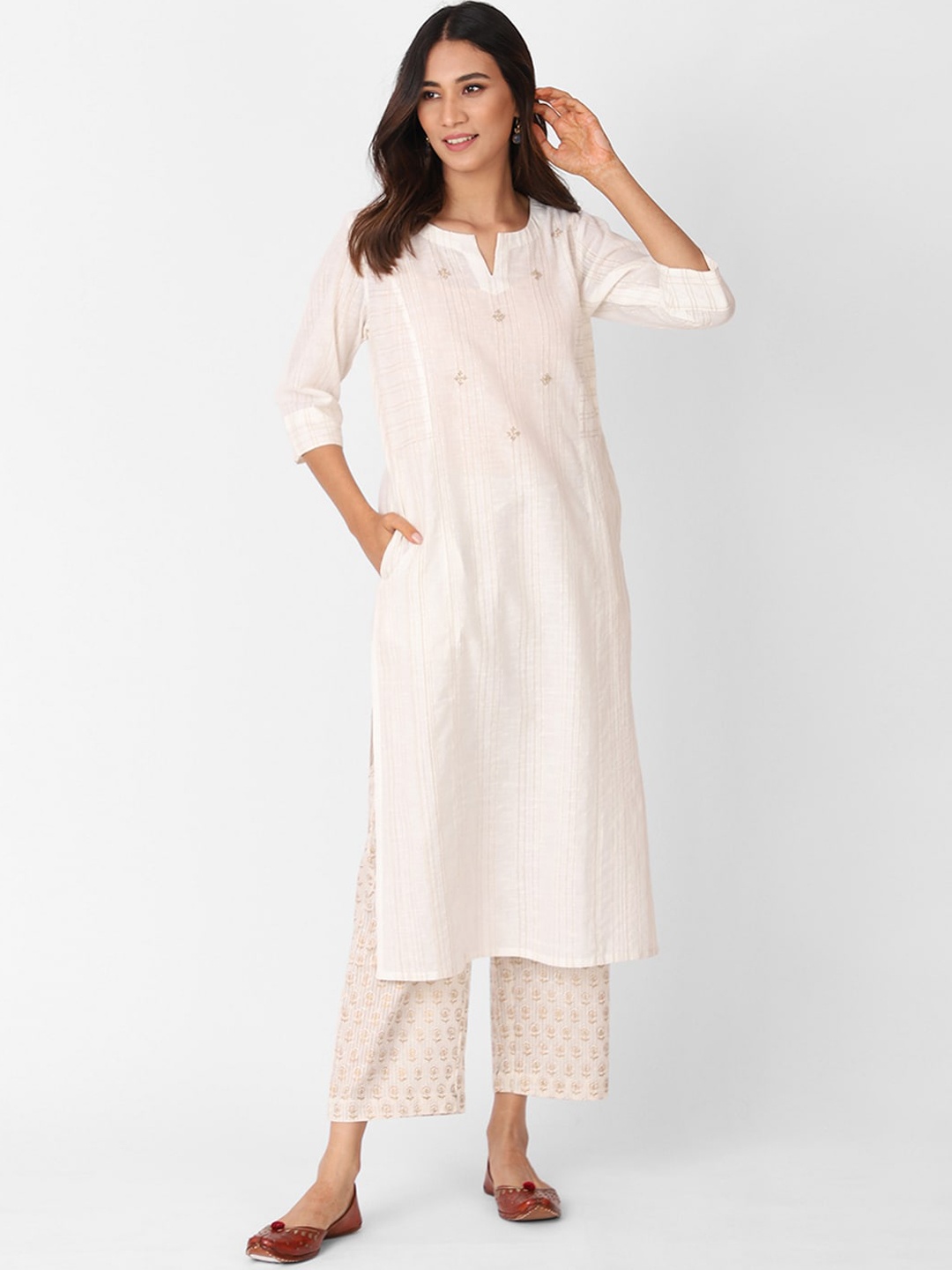 Fabindia Women Off White & Beige Ethnic Motifs Embroidered Pure Cotton Kurta with Palazzos
Fabindia Women Off White & Beige Ethnic Motifs Embroidered Pure Cotton Kurta with Palazzos
