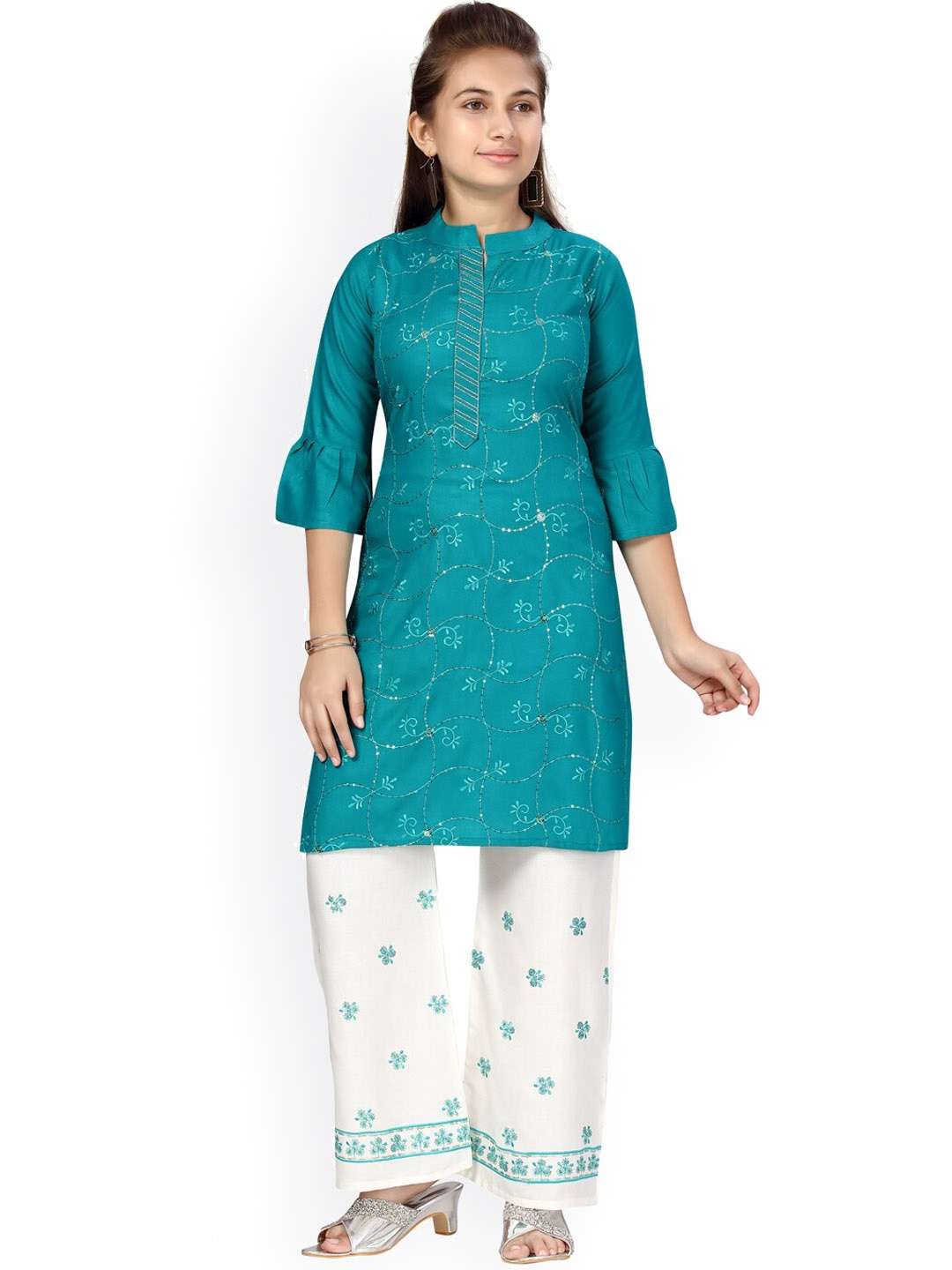 Aarika Girls Teal Ethnic Motifs Embroidered Regular Sequinned Pure Cotton Kurta with Palazzos
Aarika Girls Teal Ethnic Motifs Embroidered Regular Sequinned Pure Cotton Kurta with Palazzos