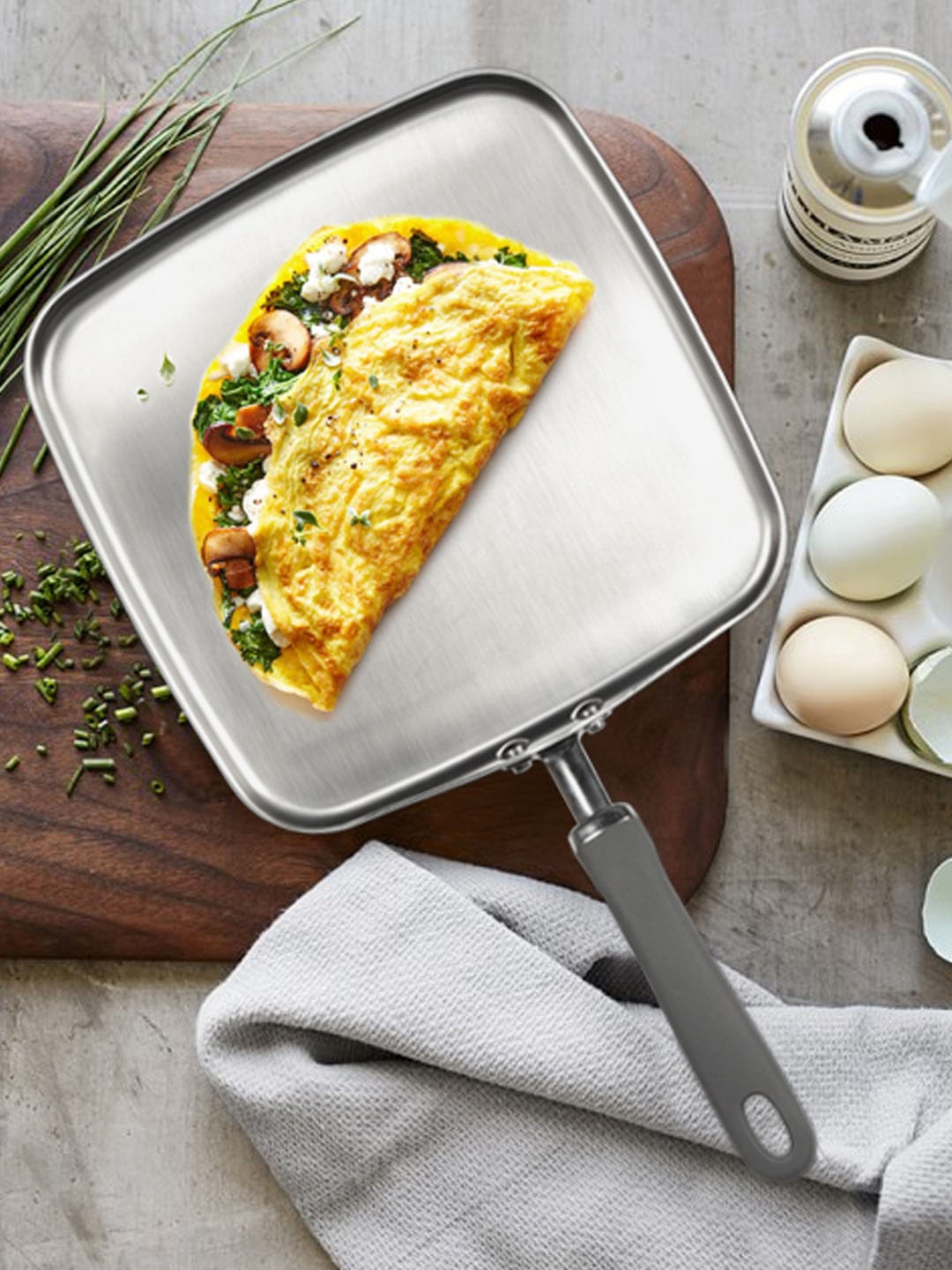 MEYER Silver-Toned Trivantage Stainless Steel Triply Cookware Open Square Tawa, 27cm
MEYER Silver-Toned Trivantage Stainless Steel Triply Cookware Open Square Tawa, 27cm