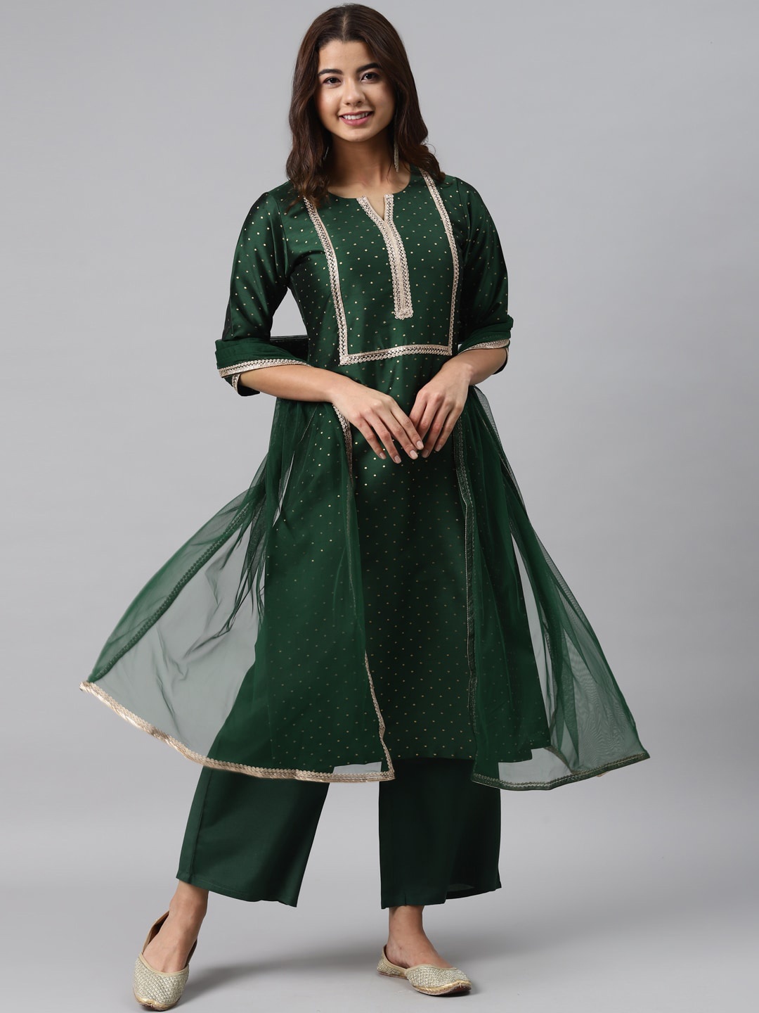 GERUA Women Green & Gold-Coloured Ethnic Motifs Gotta Patti Kurta with Palazzos & Dupatta
GERUA Women Green & Gold-Coloured Ethnic Motifs Gotta Patti Kurta with Palazzos & Dupatta