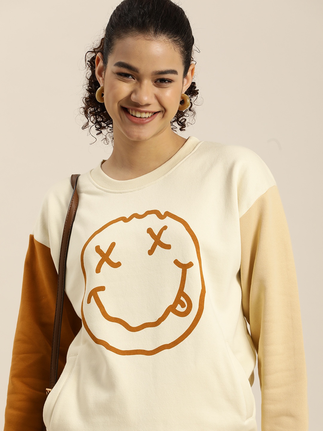 Difference of Opinion Women Off White Humour & Comic Printed Oversized Cotton Sweatshirt
Difference of Opinion Women Off White Humour & Comic Printed Oversized Cotton Sweatshirt
