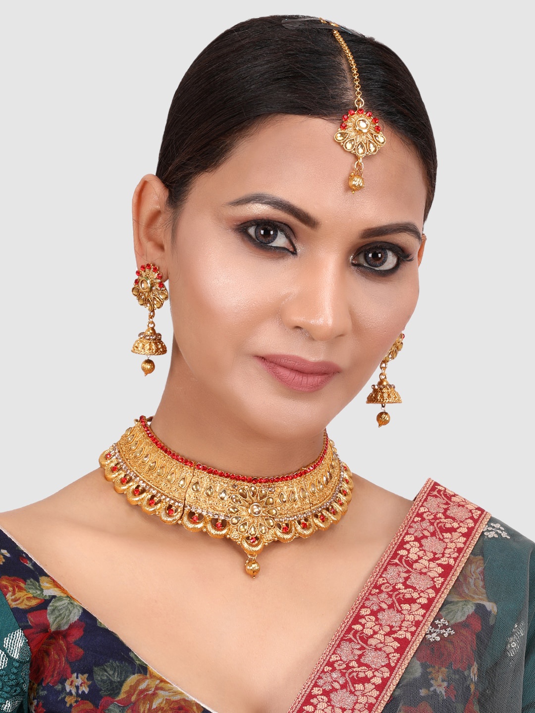 PENNY JEWELS Gold-Plated Red & White Kundan-Studded & Pearl Beaded Vilandi Jewellery Set
PENNY JEWELS Gold-Plated Red & White Kundan-Studded & Pearl Beaded Vilandi Jewellery Set
