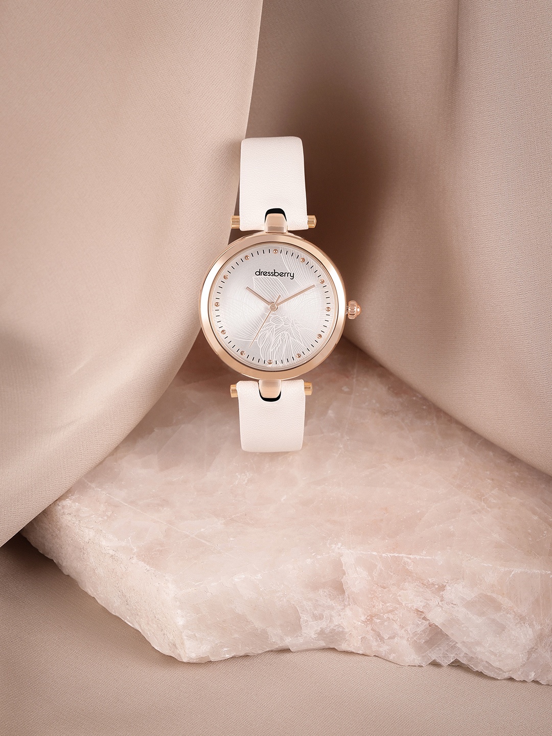 DressBerry Women Silver-Toned Printed Dial & White Leather Straps Analogue Watch AW21-1C
DressBerry Women Silver-Toned Printed Dial & White Leather Straps Analogue Watch AW21-1C