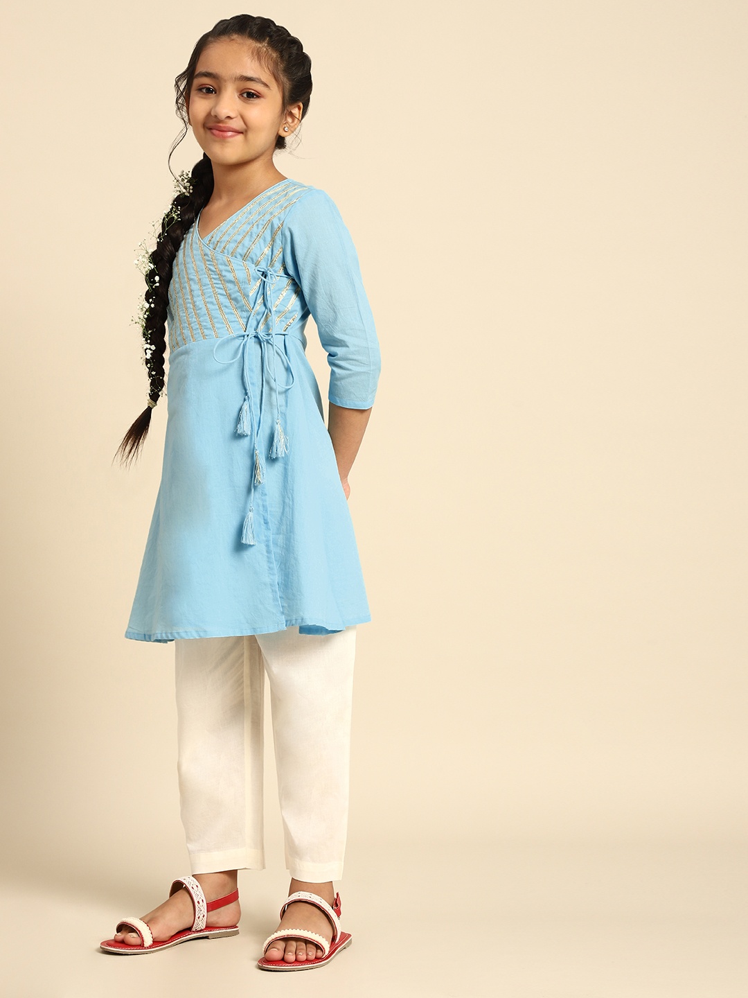 House of Pataudi Girls Blue & Off White Angrakha Pure Cotton Gotta Patti Rozana Kurta Set
House of Pataudi Girls Blue & Off White Angrakha Pure Cotton Gotta Patti Rozana Kurta Set
