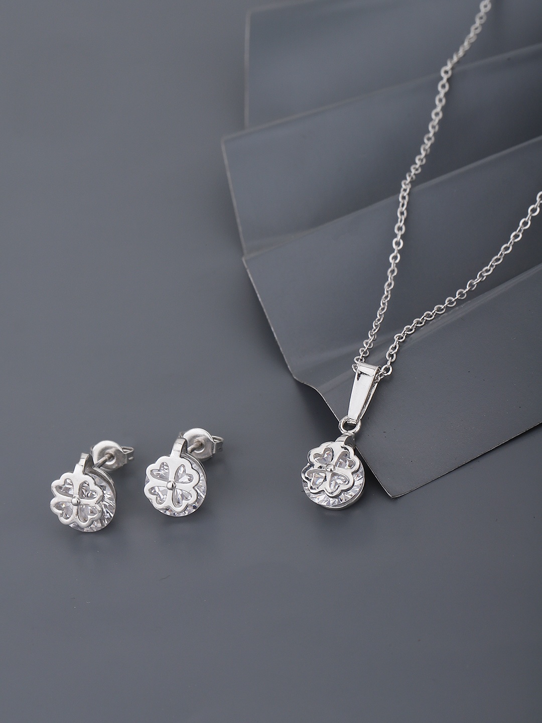 Carlton London Women Rhodium-Plated Silver-Toned Cubic Zirconia Studded Jewellery Set
Carlton London Women Rhodium-Plated Silver-Toned Cubic Zirconia Studded Jewellery Set