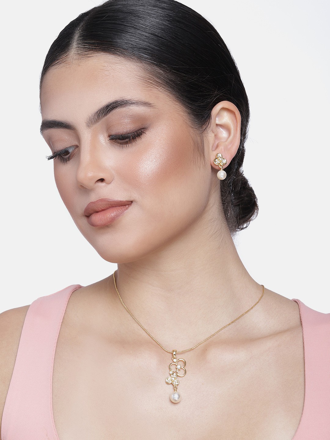 Estele Gold Plated Flower Designer Pendant Set with Austrian Crystals & Pearl, White
Estele Gold Plated Flower Designer Pendant Set with Austrian Crystals & Pearl, White