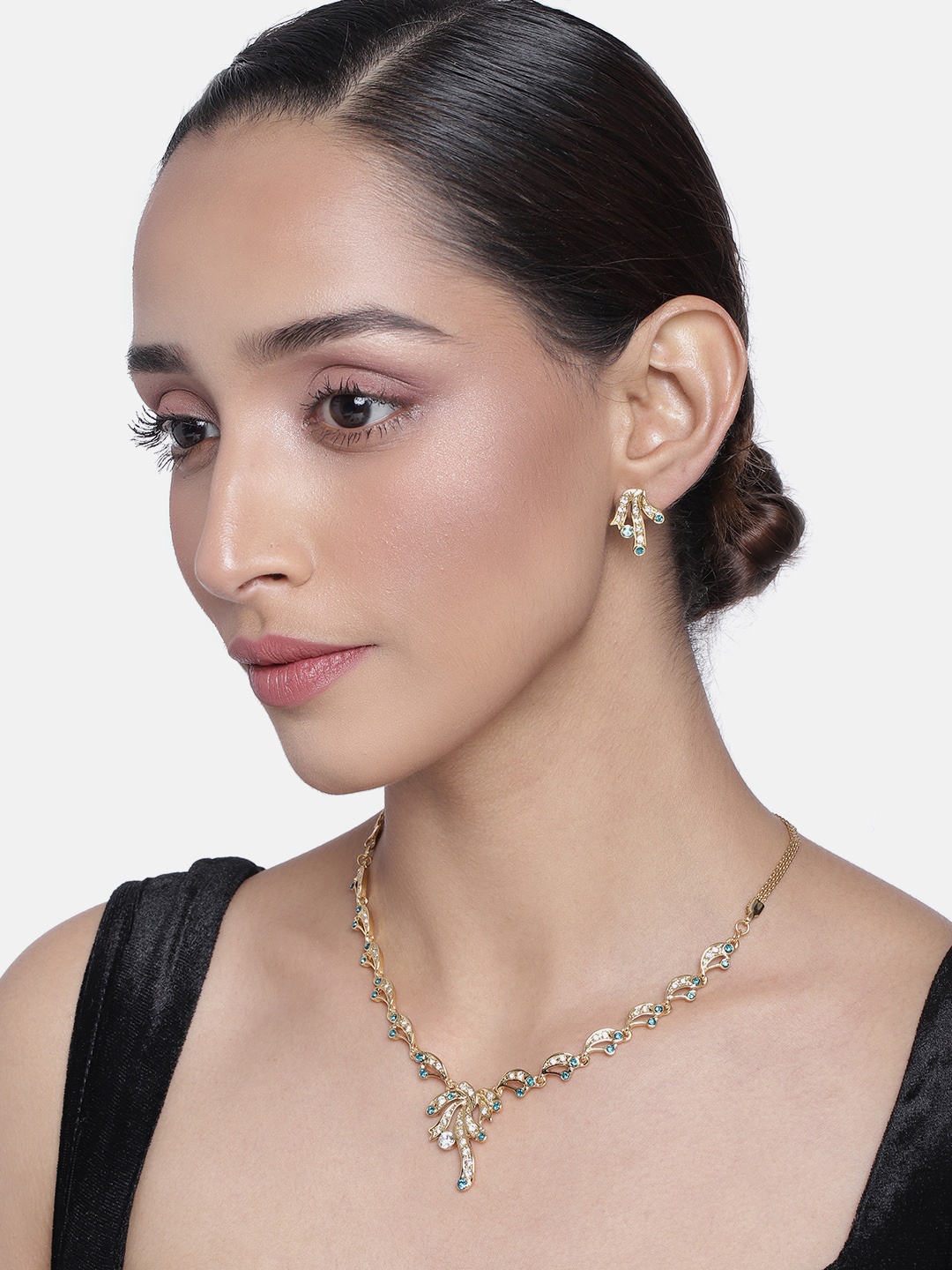 Estele Blue 24 CT Gold Plated Jewellery Set with American Diamonds and Emerald Stones
Estele Blue 24 CT Gold Plated Jewellery Set with American Diamonds and Emerald Stones