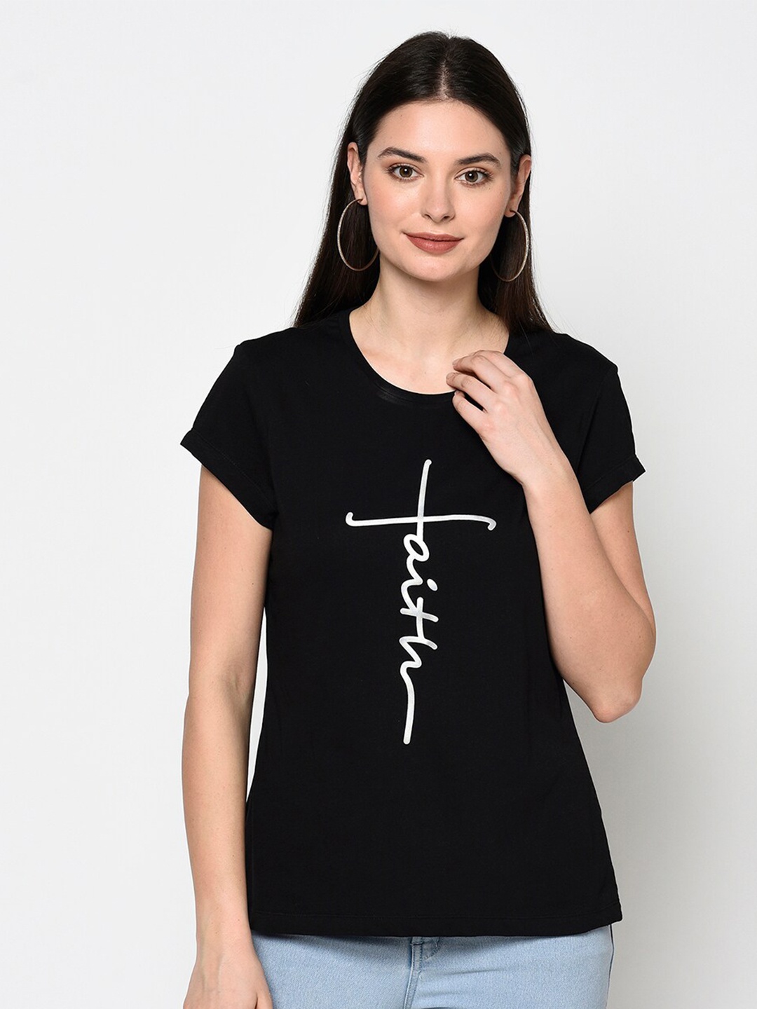 DAiSY Women Black & White Printed Round Neck T-shirt