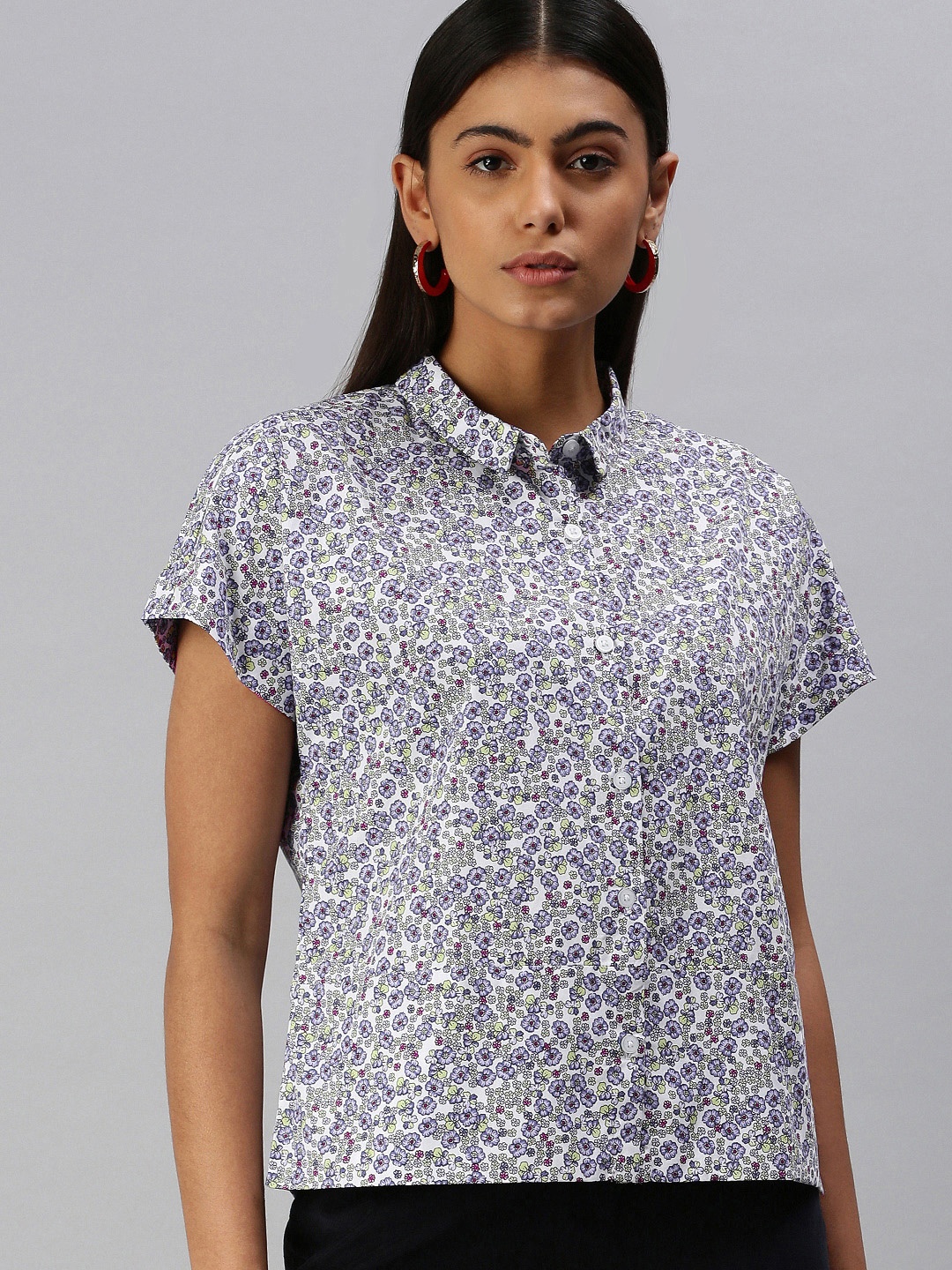 abof White & Violet Floral Print Shirt Collar Regular Sleeves Pure Cotton Shirt Style Top
abof White & Violet Floral Print Shirt Collar Regular Sleeves Pure Cotton Shirt Style Top