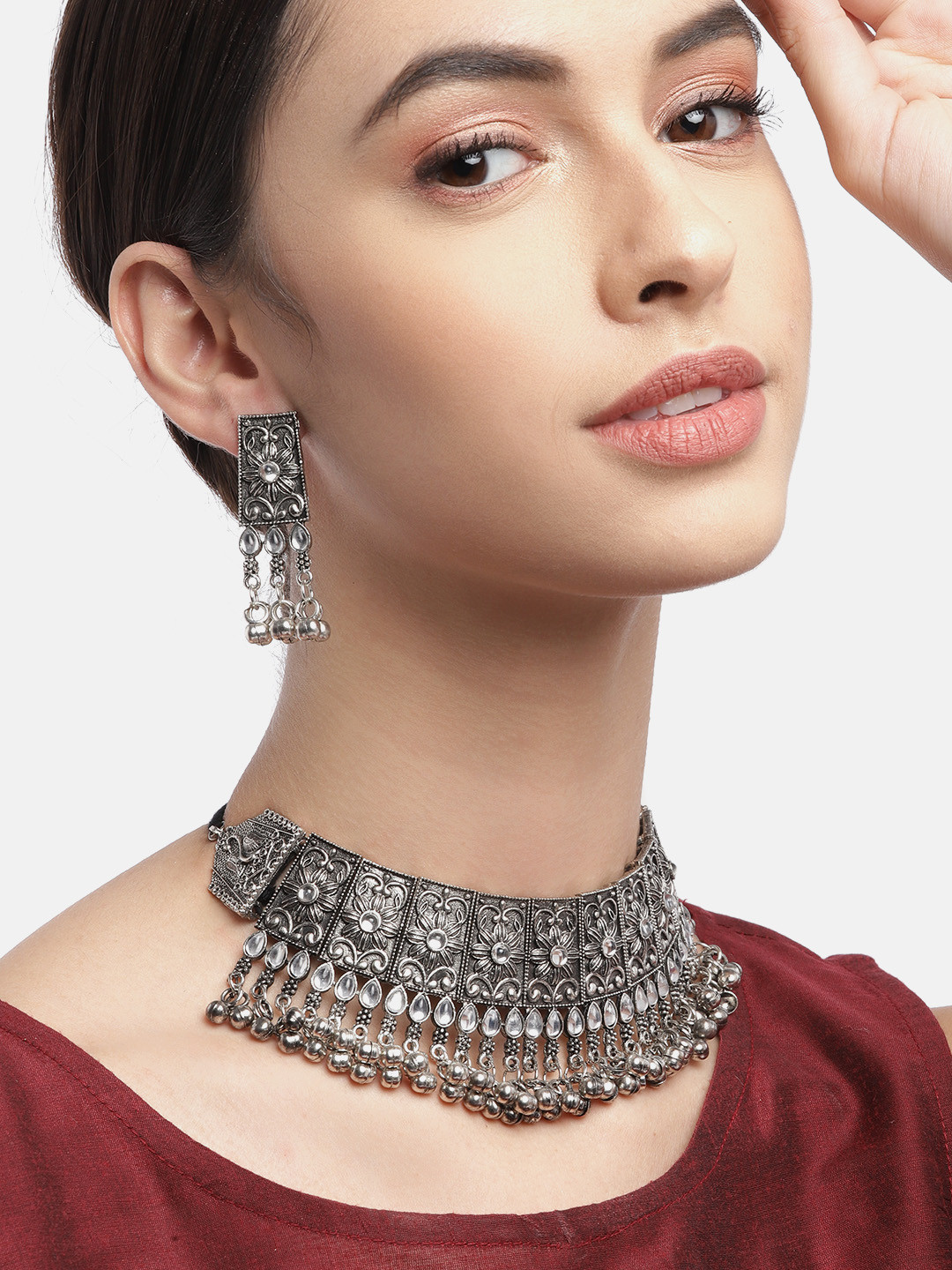Anouk Oxidised Silver-Toned Textured Kundan Studded Jewellery Set
Anouk Oxidised Silver-Toned Textured Kundan Studded Jewellery Set