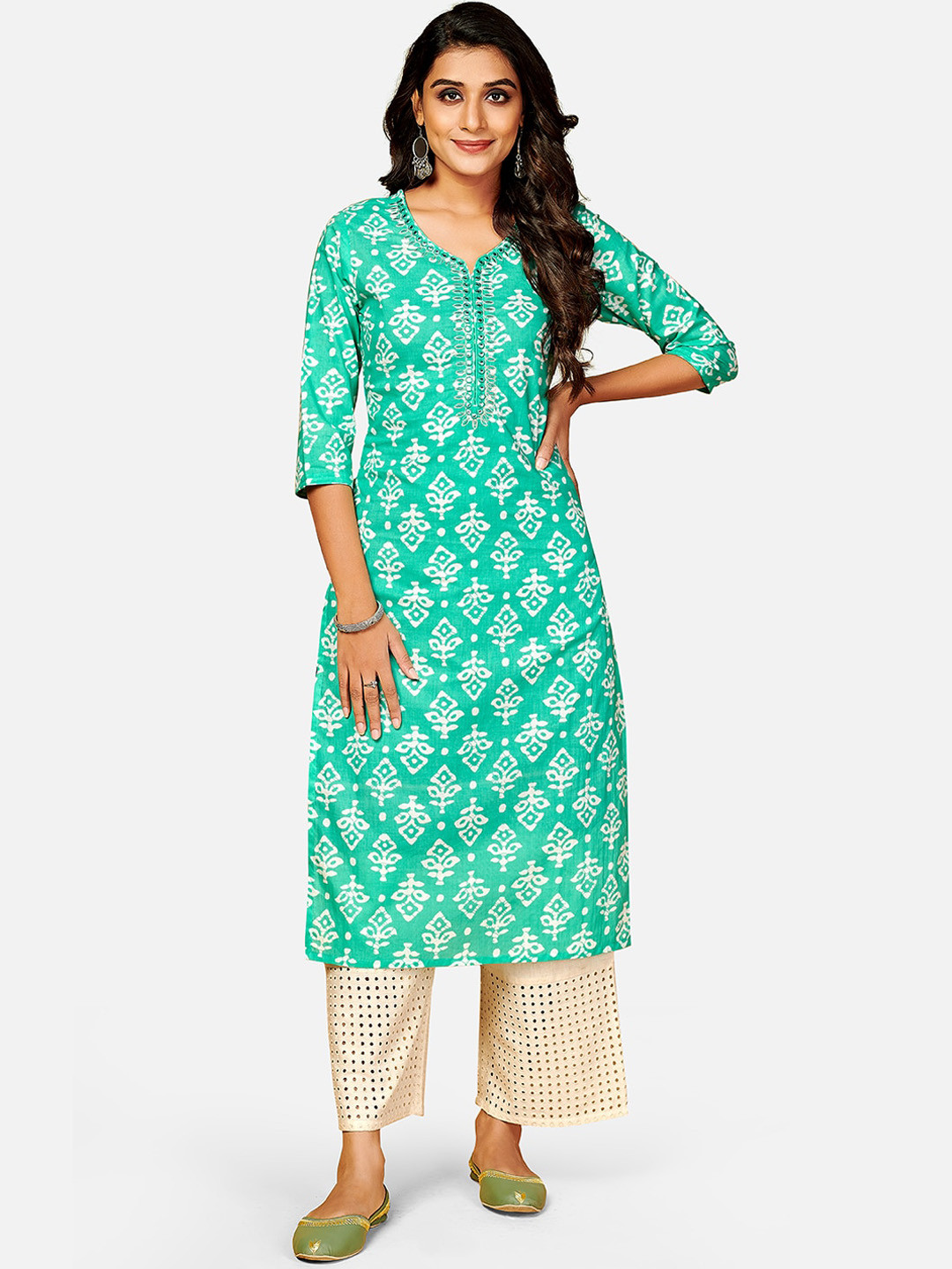 Vbuyz Women Green & White Ethnic Motifs Printed Mirror Work Kurta
Vbuyz Women Green & White Ethnic Motifs Printed Mirror Work Kurta