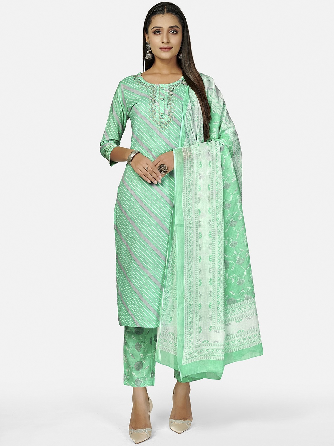 Vbuyz Women Turquoise Blue Ethnic Motifs Printed Layered Thread Work Pure Cotton Kurta with Trousers & With
Vbuyz Women Turquoise Blue Ethnic Motifs Printed Layered Thread Work Pure Cotton Kurta with Trousers & With
