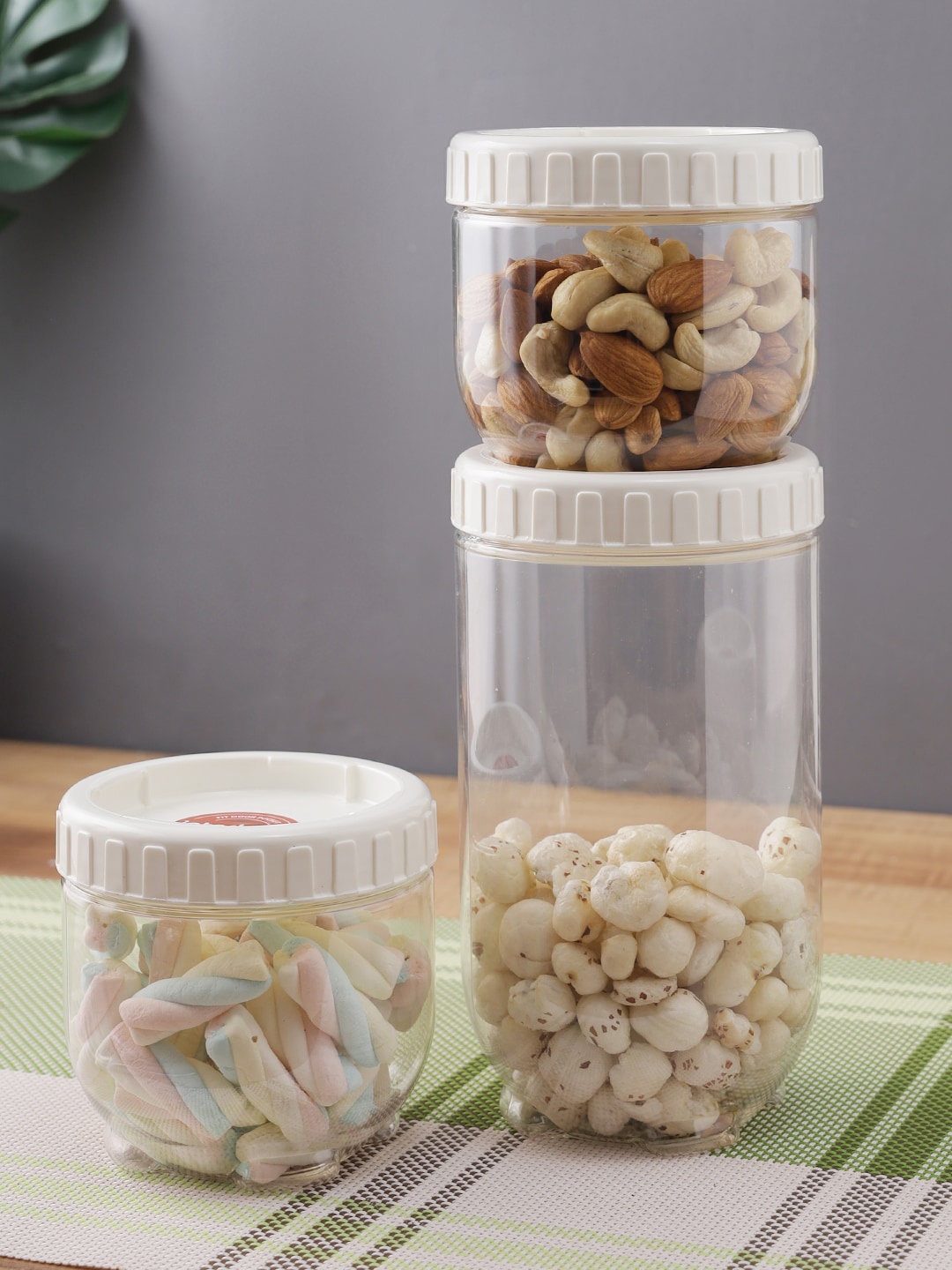 Lock & Lock Set Of 3 Transparent & White Solid Interlock Refrigerator Food Storage Containers
Lock & Lock Set Of 3 Transparent & White Solid Interlock Refrigerator Food Storage Containers