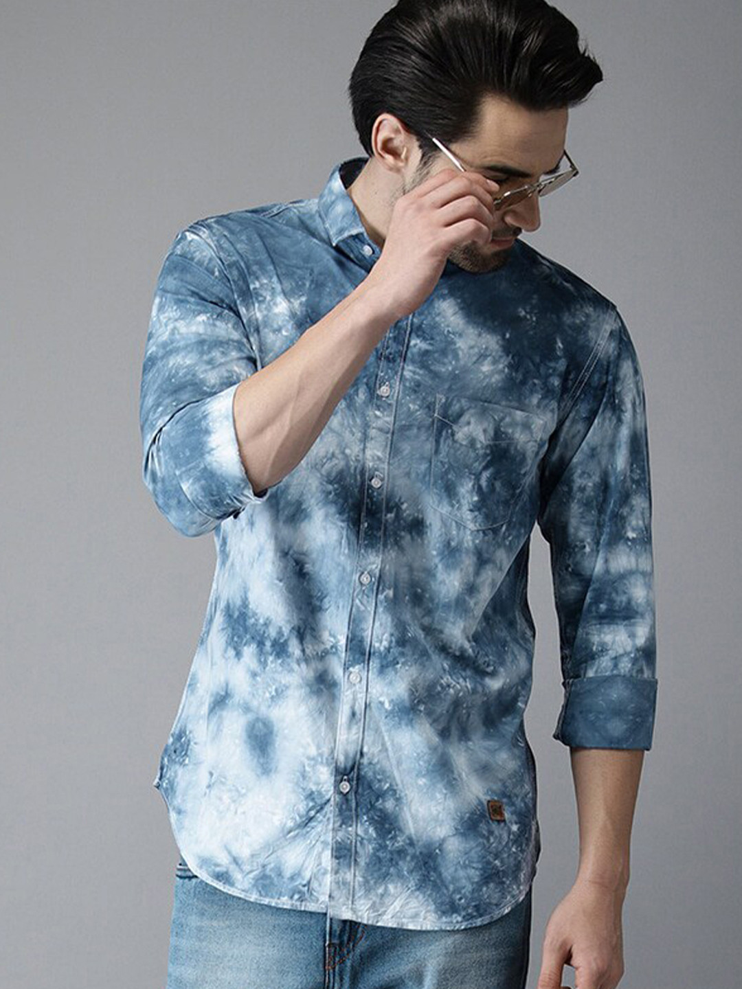 Campus Sutra Men Blue Classic Opaque Dyed Casual Cotton Shirt
Campus Sutra Men Blue Classic Opaque Dyed Casual Cotton Shirt