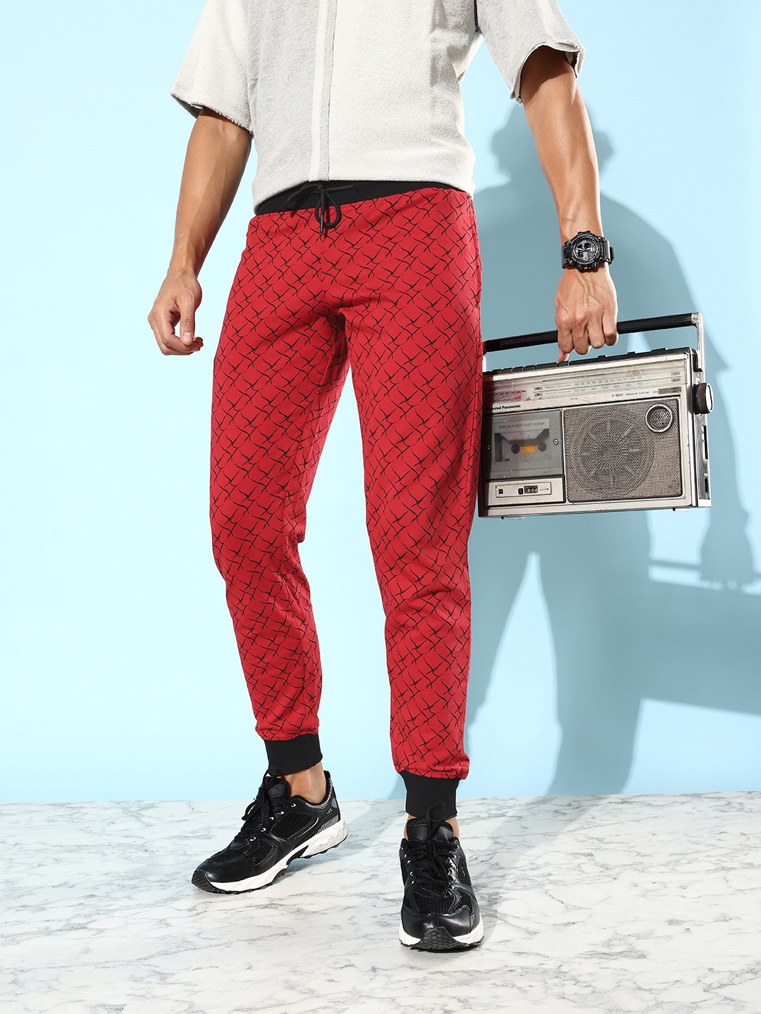HERE&NOW Men Bright Red & Black Abstract Printed Texts & Monograms Pure Cotton Joggers
HERE&NOW Men Bright Red & Black Abstract Printed Texts & Monograms Pure Cotton Joggers